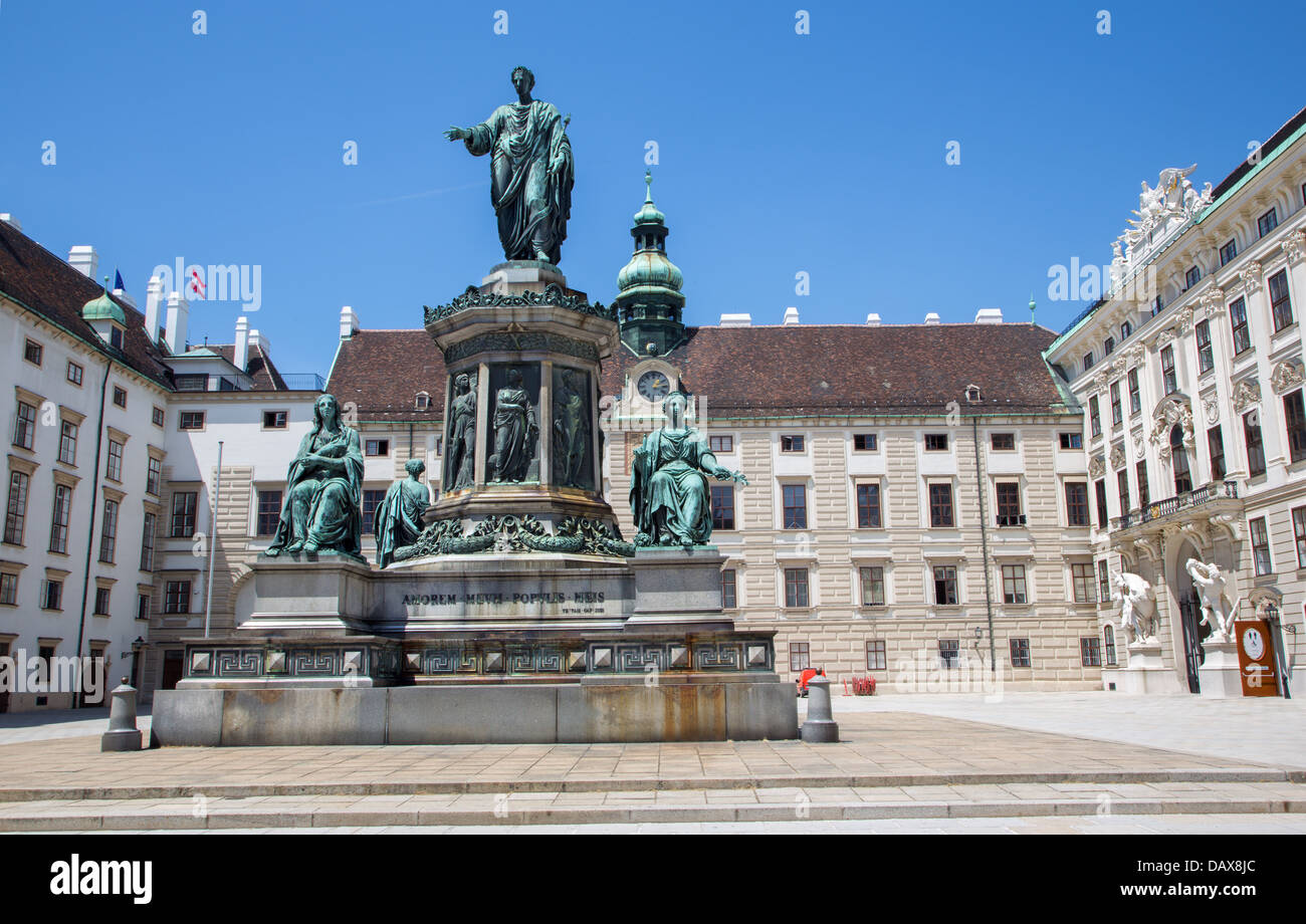 Wien - Denkmal für Kaiser Franz i. von Österreich, in die Wildkaninchen Burghof in der kaiserlichen Hofburg Stockfoto