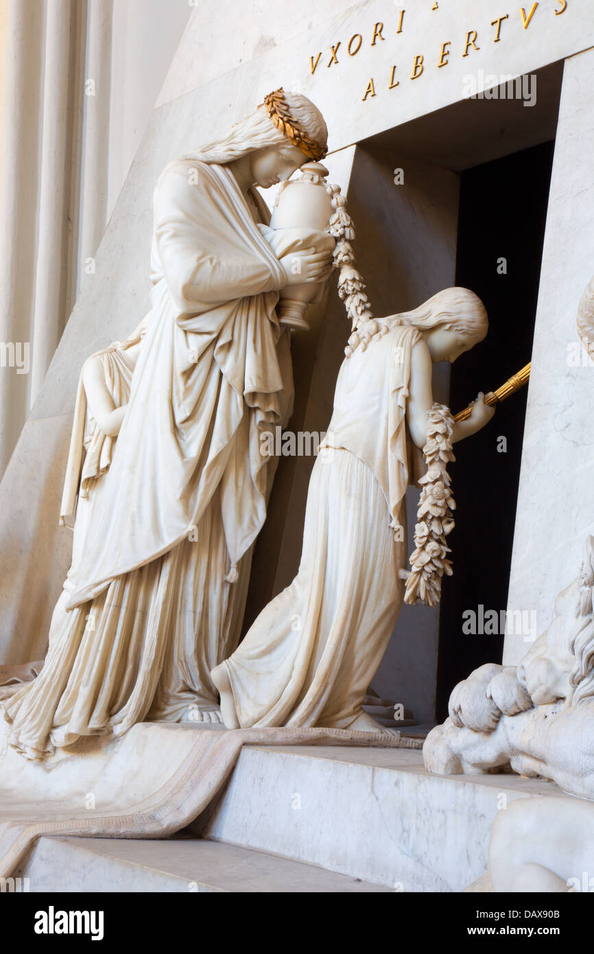 Wien - Juli 3: Detail des Grabes von Marie Christine Tochter von Maria Theresia in der Augustinerkirche Stockfoto