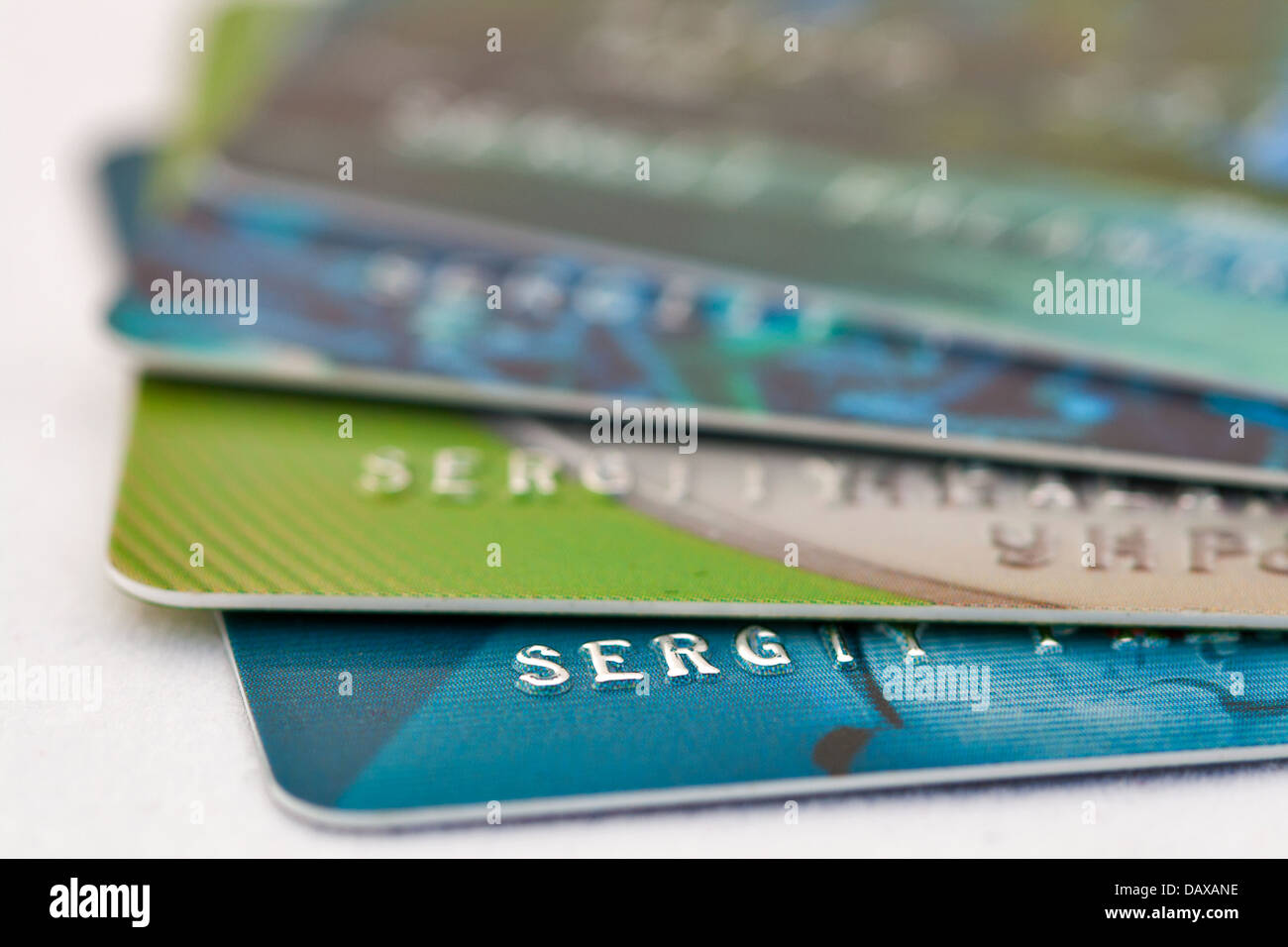 Kreditbank Karten Makro vor weißem Hintergrund Stockfoto