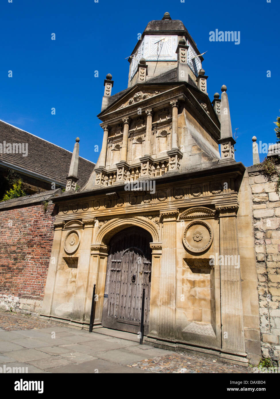 Das Gate of Honour im Senat Haus Durchgang in das Gericht des Caius Gonville und Caius Universität Cambridge Stockfoto