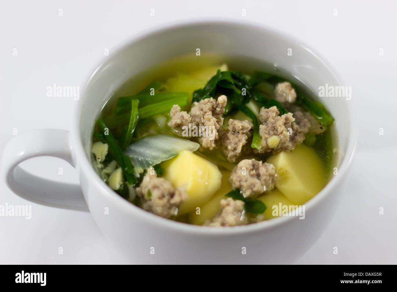 Gemüsesuppe mit gehacktem Schweinefleisch und Ei-tofu Stockfoto