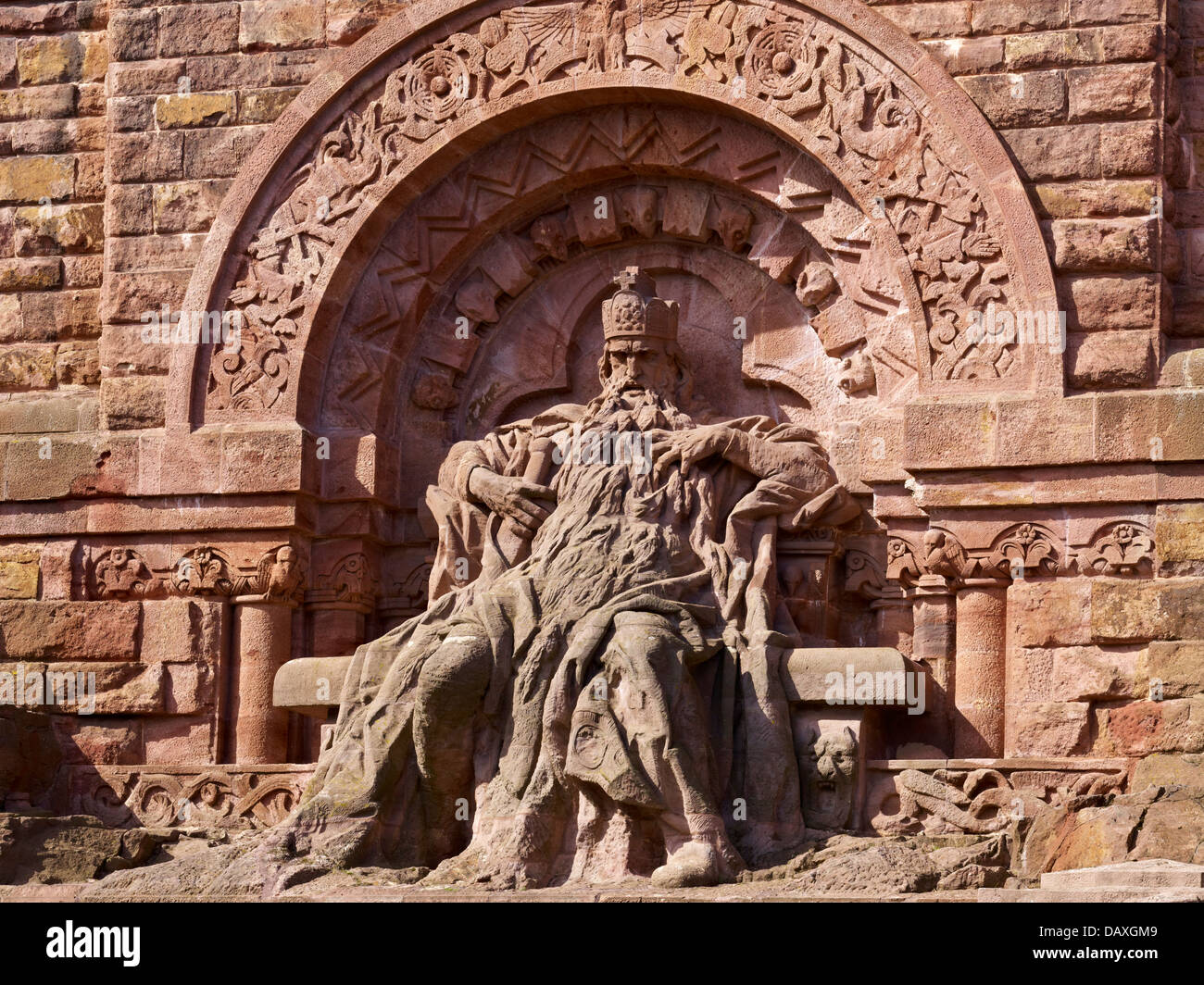BarbarossaFigur am KyffhäuserDenkmal in der Nähe von Bad Frankenhausen, Thüringen, Deutschland BarbarossaFigur am KyffhäuserDenkmal in der Nähe von Bad Frankenhausen, Thüringen, Deutschland