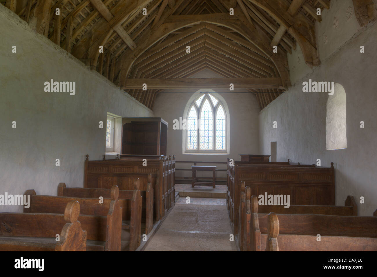 Langley anglikanischen elisabethanischen Kapelle 1601; Holzkiste Kirchenbänke Musiker Schreibtisch Abendmahlstisch & einfachen Sitzbänken Stockfoto