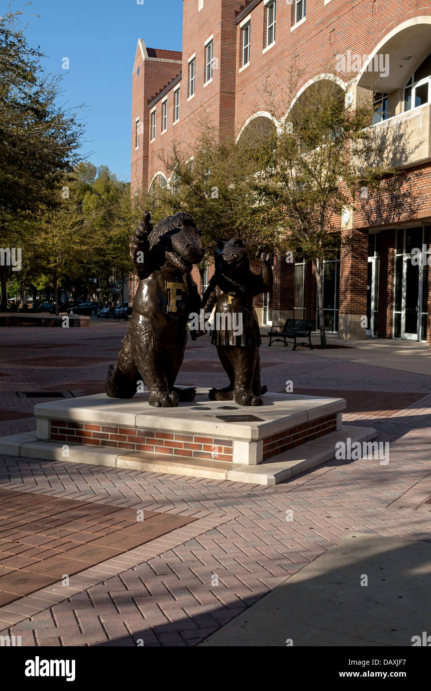 Gator Maskottchen Albert und Albertas Bronzestatuen sind ein Lieblings lokalen Wahrzeichen für UF-Studenten. Stockfoto