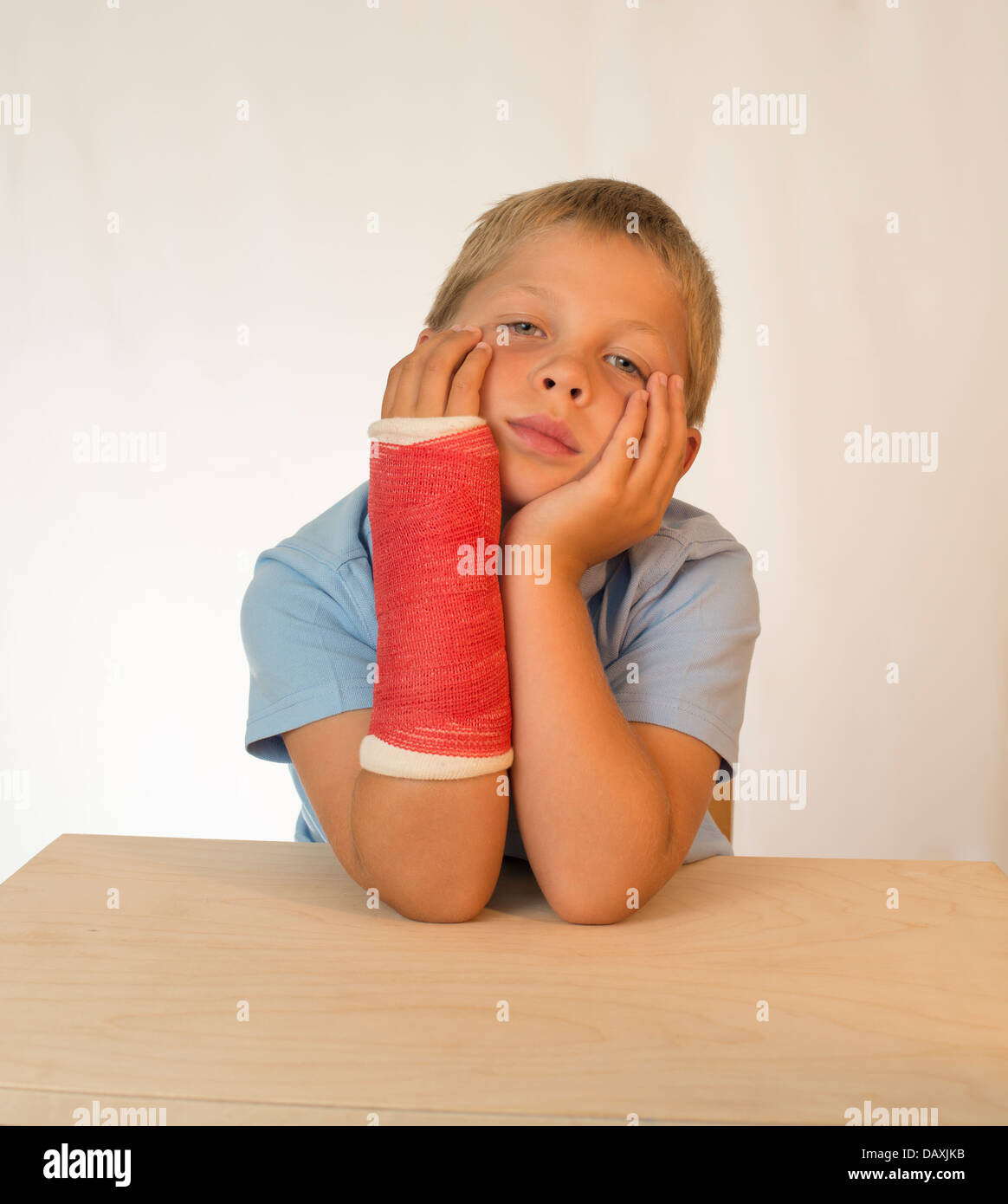 Gebrochener Arm Aus Gips Stockfotos und bilder Kaufen Alamy