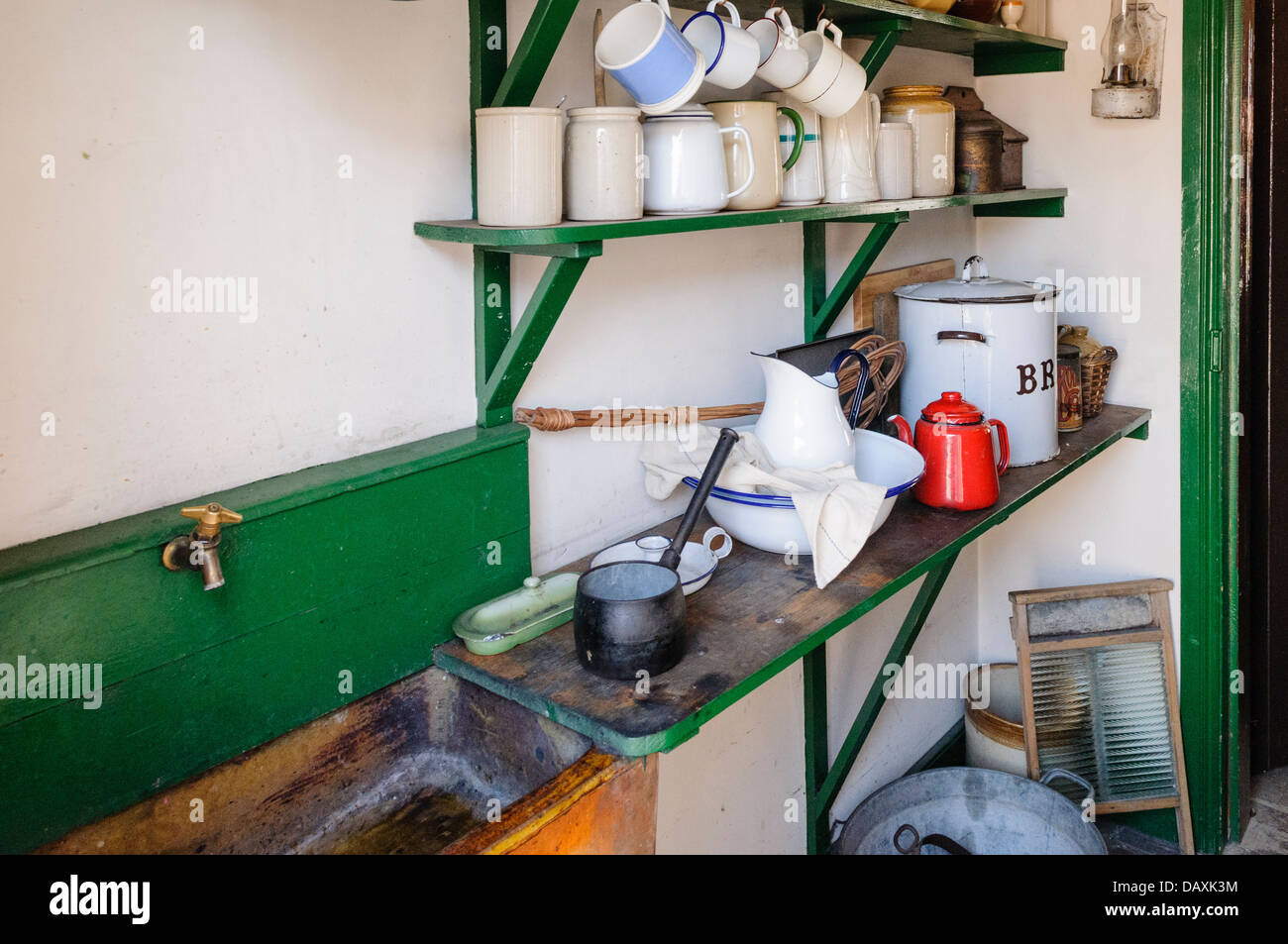 Waschküche in einem altmodischen Stadthaus, typisch viktorianischen Belfast Stockfoto