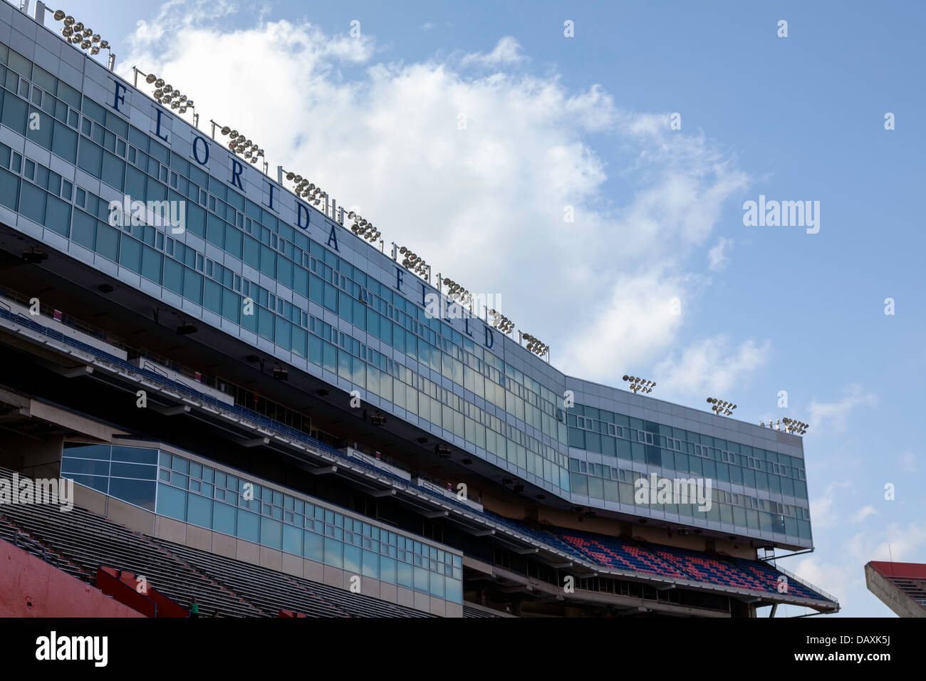 Nahaufnahme von Florida Feld Feld Sitzgelegenheiten im Ben Hill Griffin Stadium auf dem Campus der University of Florida in Gainesville, Florida. Stockfoto