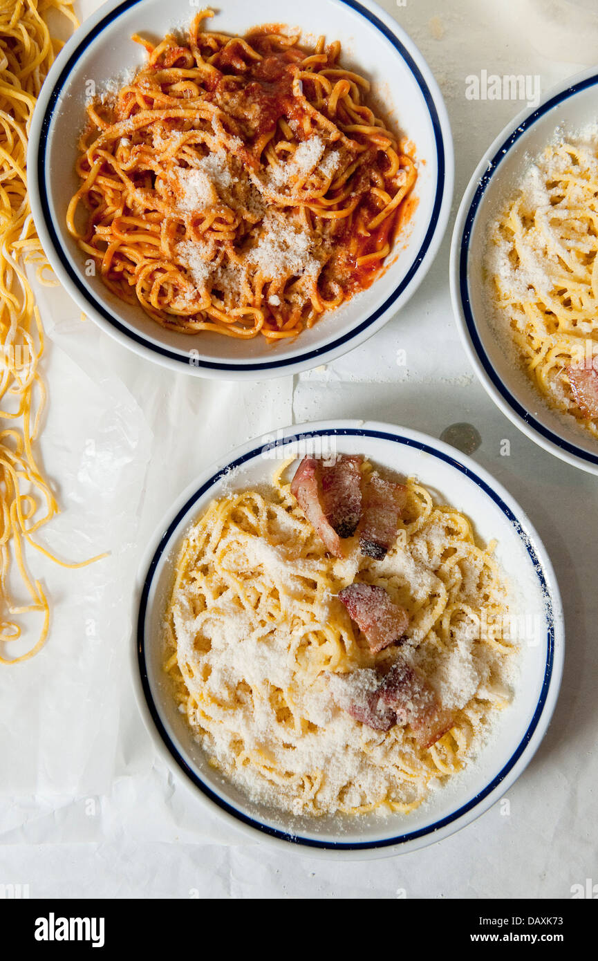 Tagliolini Alla Gricia (Speck, Parmagiana und Pecorino Käse), römische Pasta-Gerichte, Rom, Italien Stockfoto