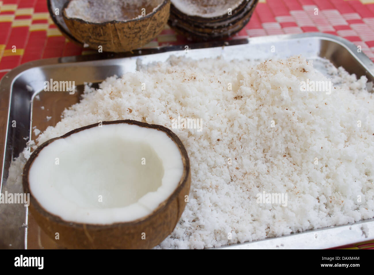 Gesüßte Flocken Kokosnuss als Zutat kochen oder Backen oder als Garnierung verwendet werden. Stockfoto
