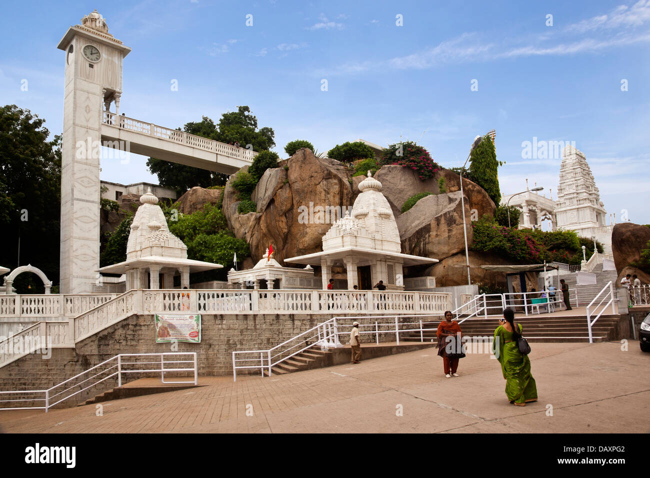 Touristen in einem Tempel Birla Mandir, Hyderabad, Andhra Pradesh, Indien Stockfoto