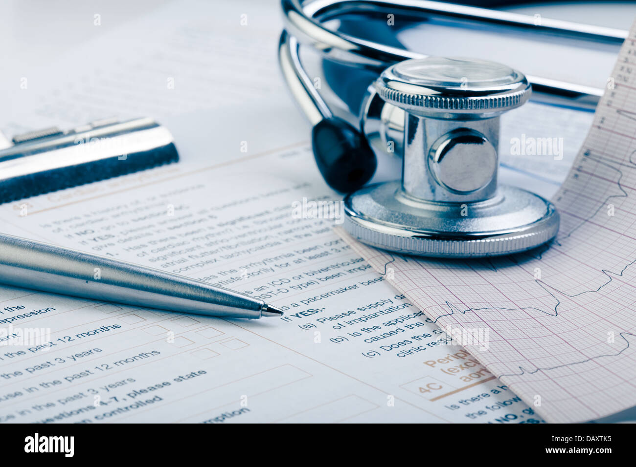 Medizinischer Fragebogen in Blauton Stockfoto