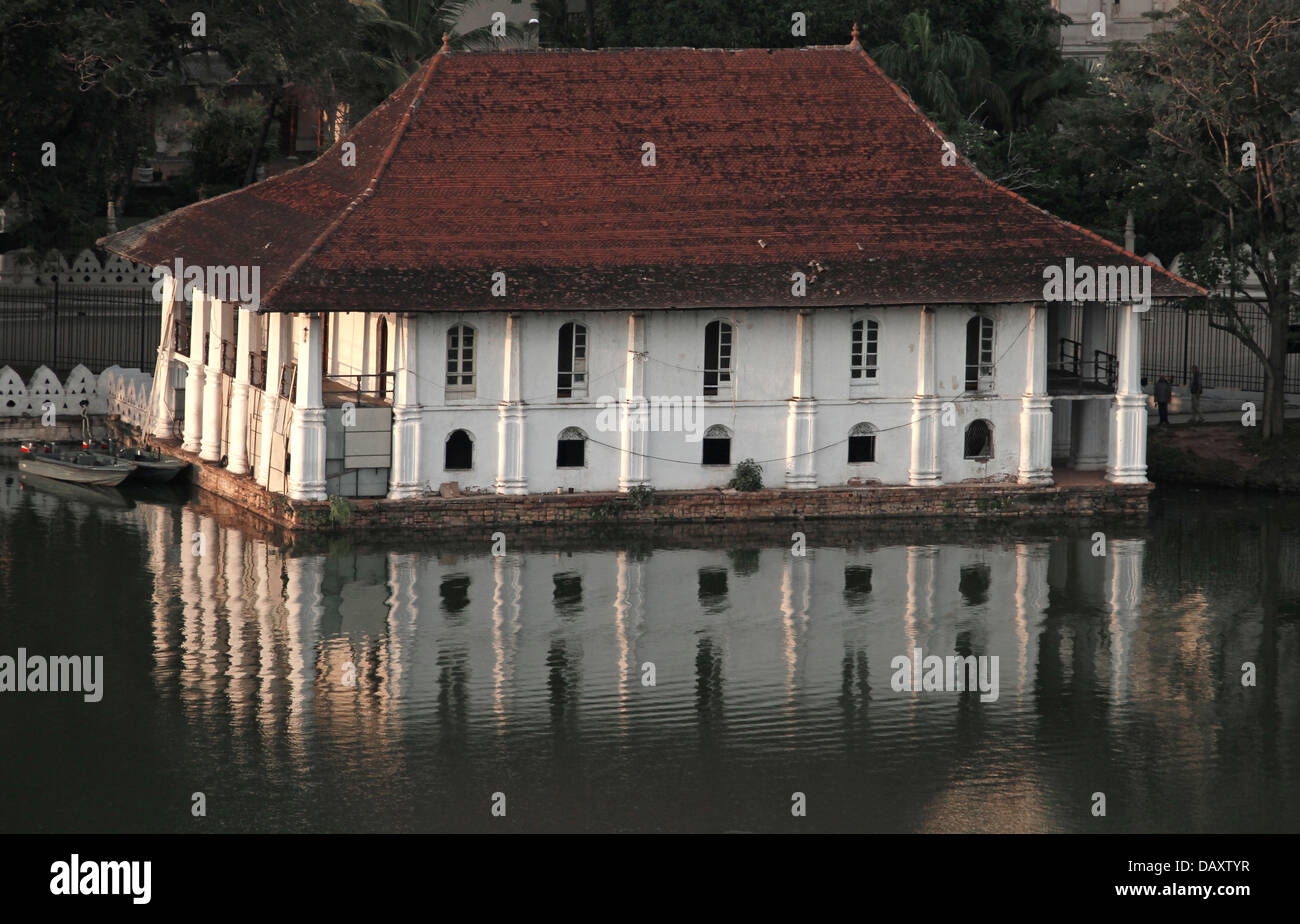 BISO ULPEN GE Königinnen Bad KANDY SRI LANKA 11. März 2013 Stockfoto