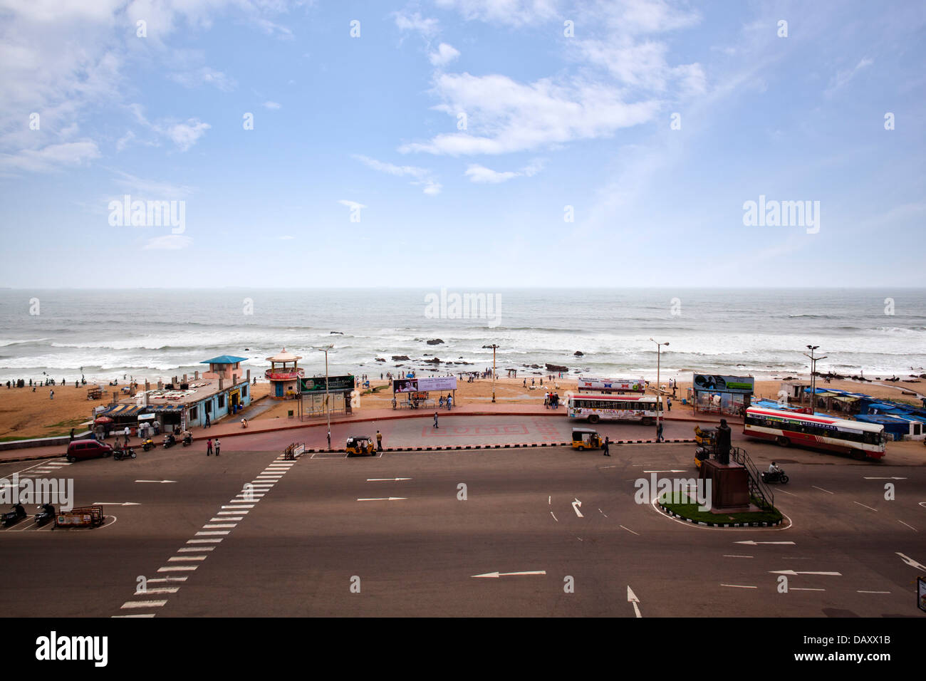 Straße entlang des Strandes, Visakhapatnam, Andhra Pradesh, Indien Stockfoto