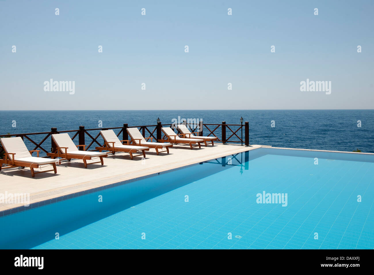 Ägypten, Provinz Mugla, Fethiye, Ölü Deniz, Uzunyurt Köy Hotelpool Stockfoto