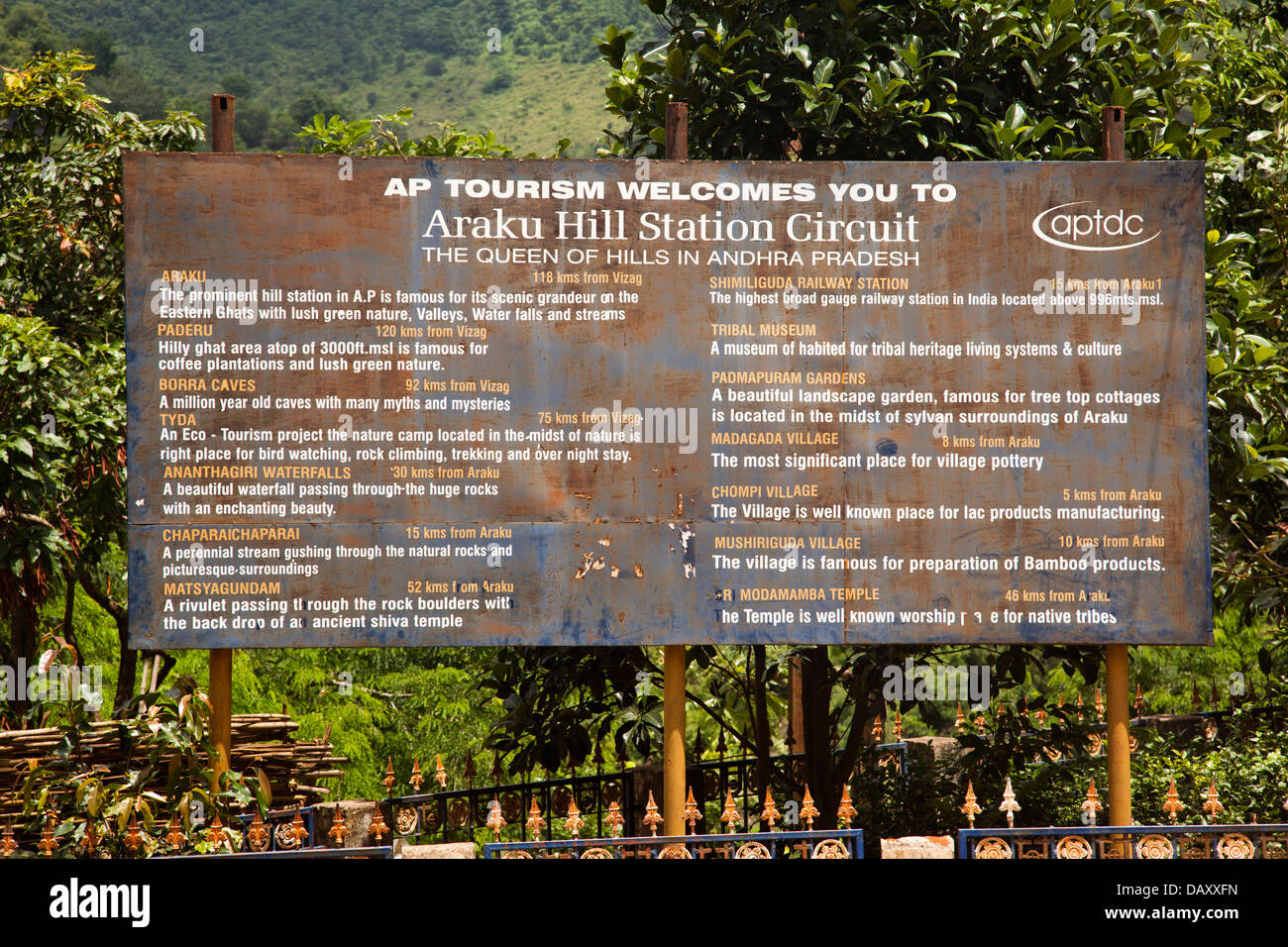 Willkommens-Schild am Araku Hill Station Schaltung, Araku Valley, Visakhapatnam, Andhra Pradesh, Indien Stockfoto