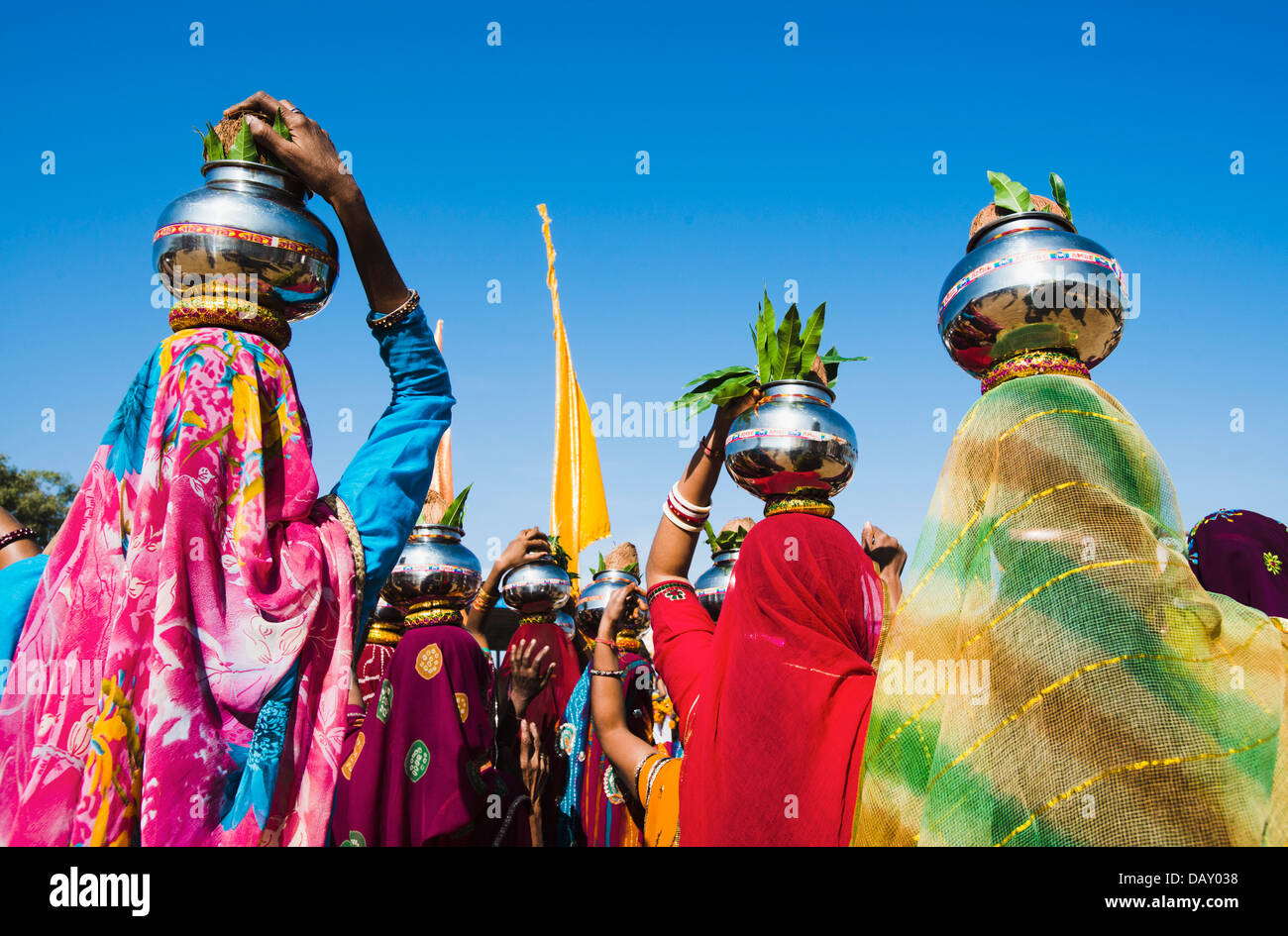 Kalash Yatra; eine traditionelle Prozession, Pushkar Camel Fair, Pushkar, Ajmer, Rajasthan, Indien Stockfoto