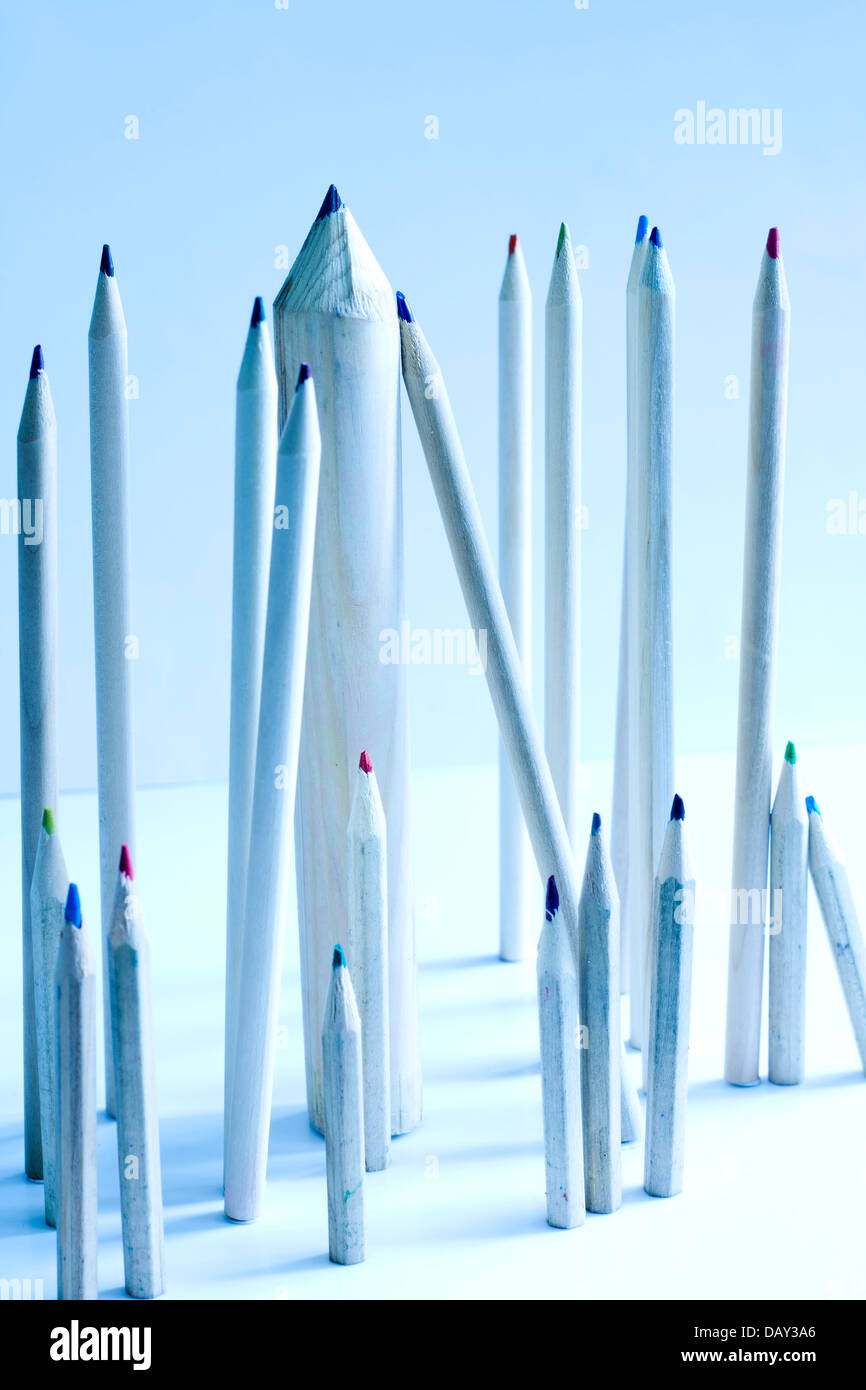 Bleistiften auf dem Tisch abstrakten Metapher des Lebens in der Schule Stockfoto