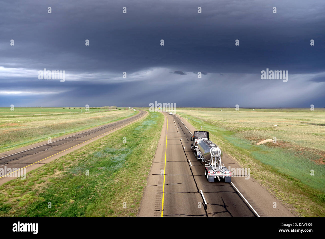 Interstate 40 in Texas Panhandle, Gray County, Gewitter Stockfoto