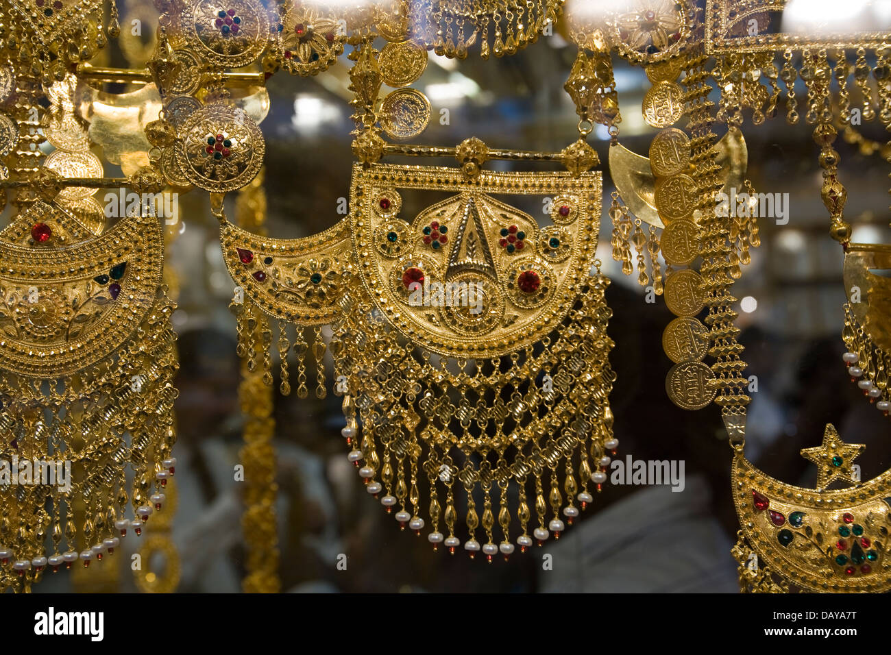 Die berühmten Gold Souk zieht Käufer aus der ganzen Welt, Dubai, Vereinigte Arabische Emirate Stockfoto