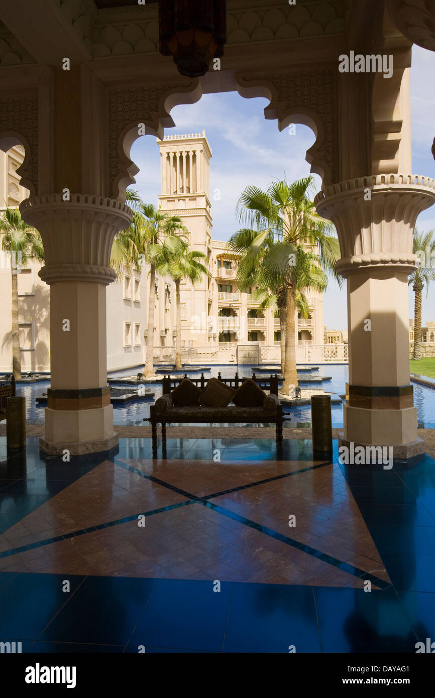 Al Qasr Hotel wurde entworfen, um reflektieren Sommerpalast des Emirs, Dubai, Vereinigte Arabische Emirate Stockfoto