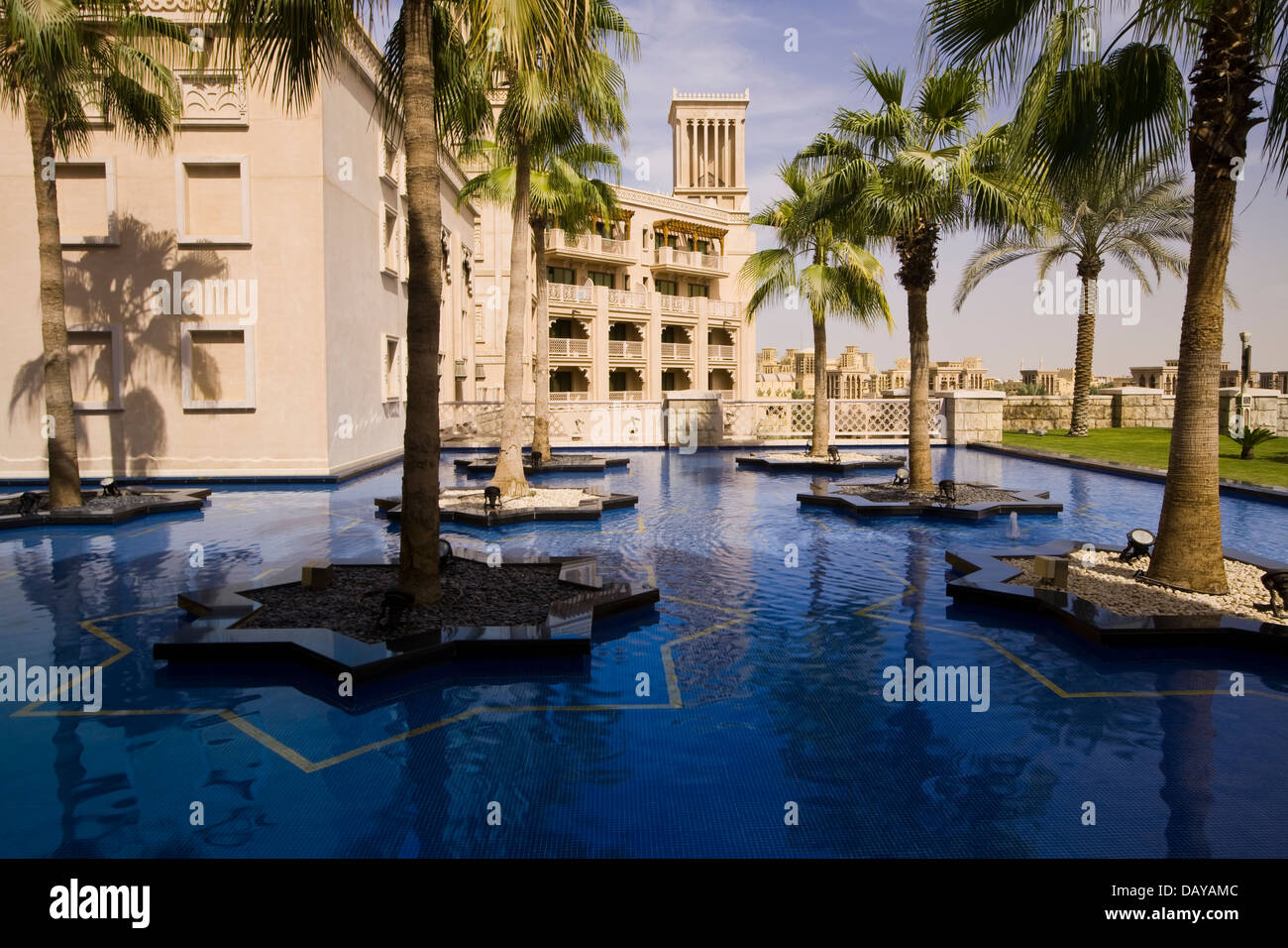 Al Qasr Hotel wurde entworfen, um reflektieren Sommerpalast des Emirs, Dubai, Vereinigte Arabische Emirate Stockfoto