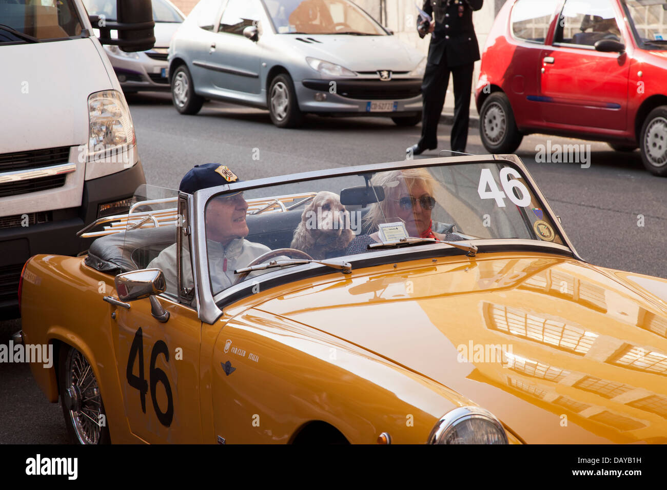 1969 MG Midget K3 angetrieben CAVAGNOLO Gian Luigi PORRATI Anna Grazia vor dem Start des Rennens "Memorial Bordino" Stockfoto