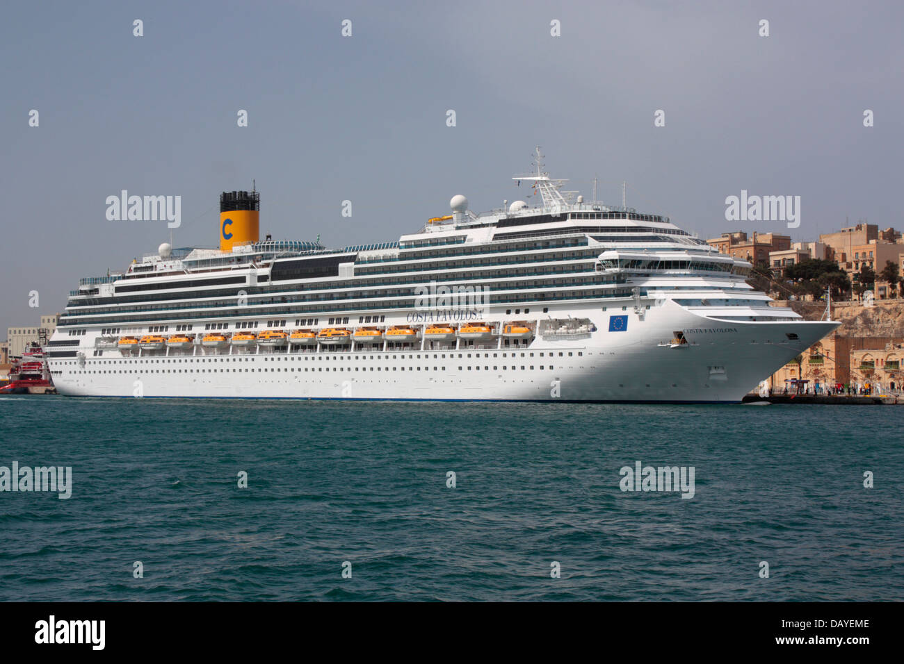 Das Kreuzfahrtschiff Costa Favolosa in Malta Stockfoto