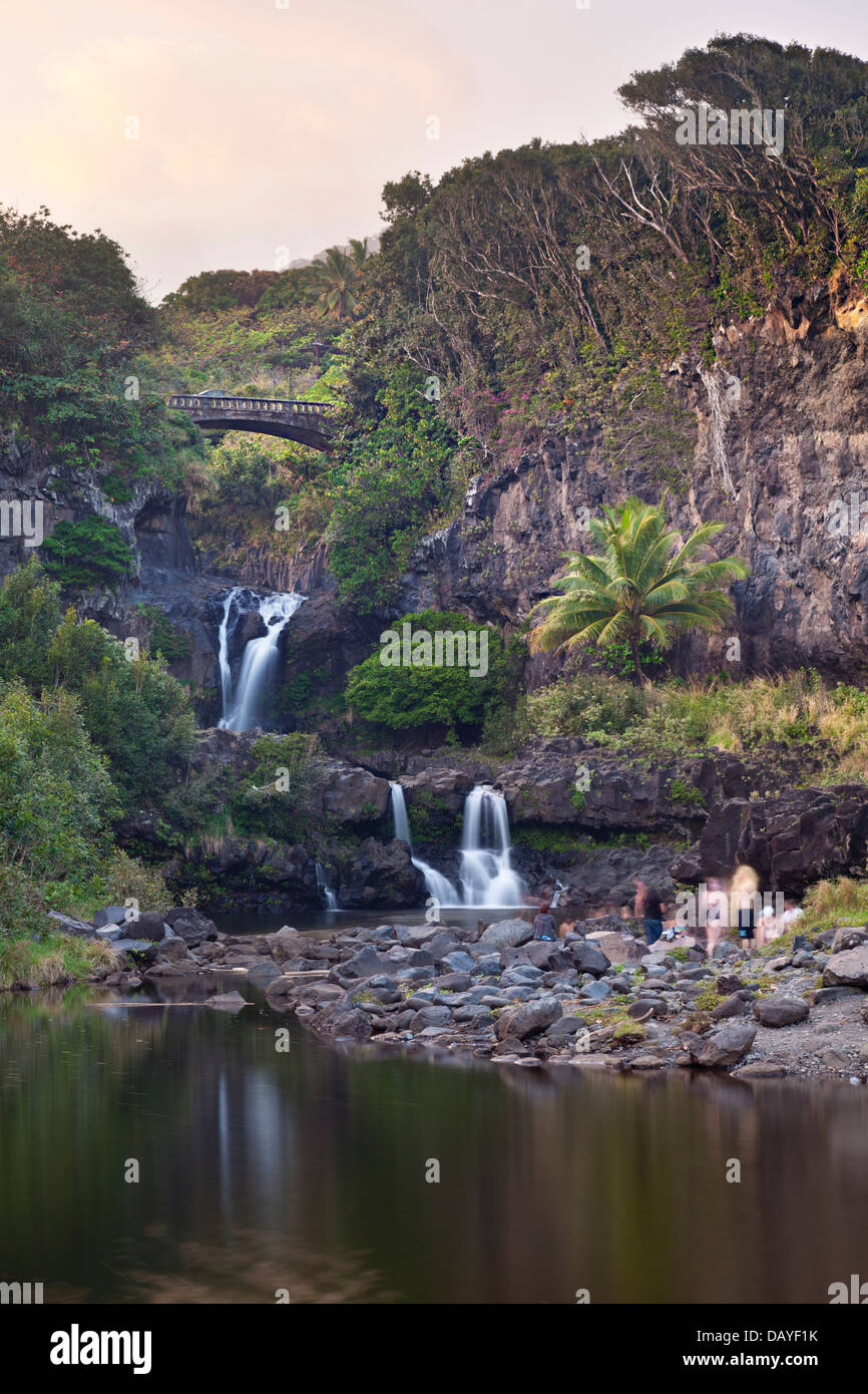 Oheo Gulch und die sieben heiligen Becken im Südosten von Maui, Hawaii. Langzeitbelichtung geschossen. Stockfoto