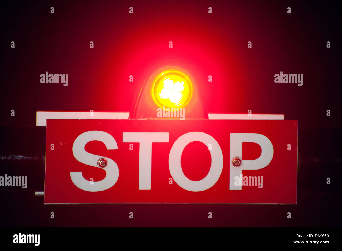 Stop-Schild mit Licht, Verkehrszeichen im Kensington palace Stockfoto
