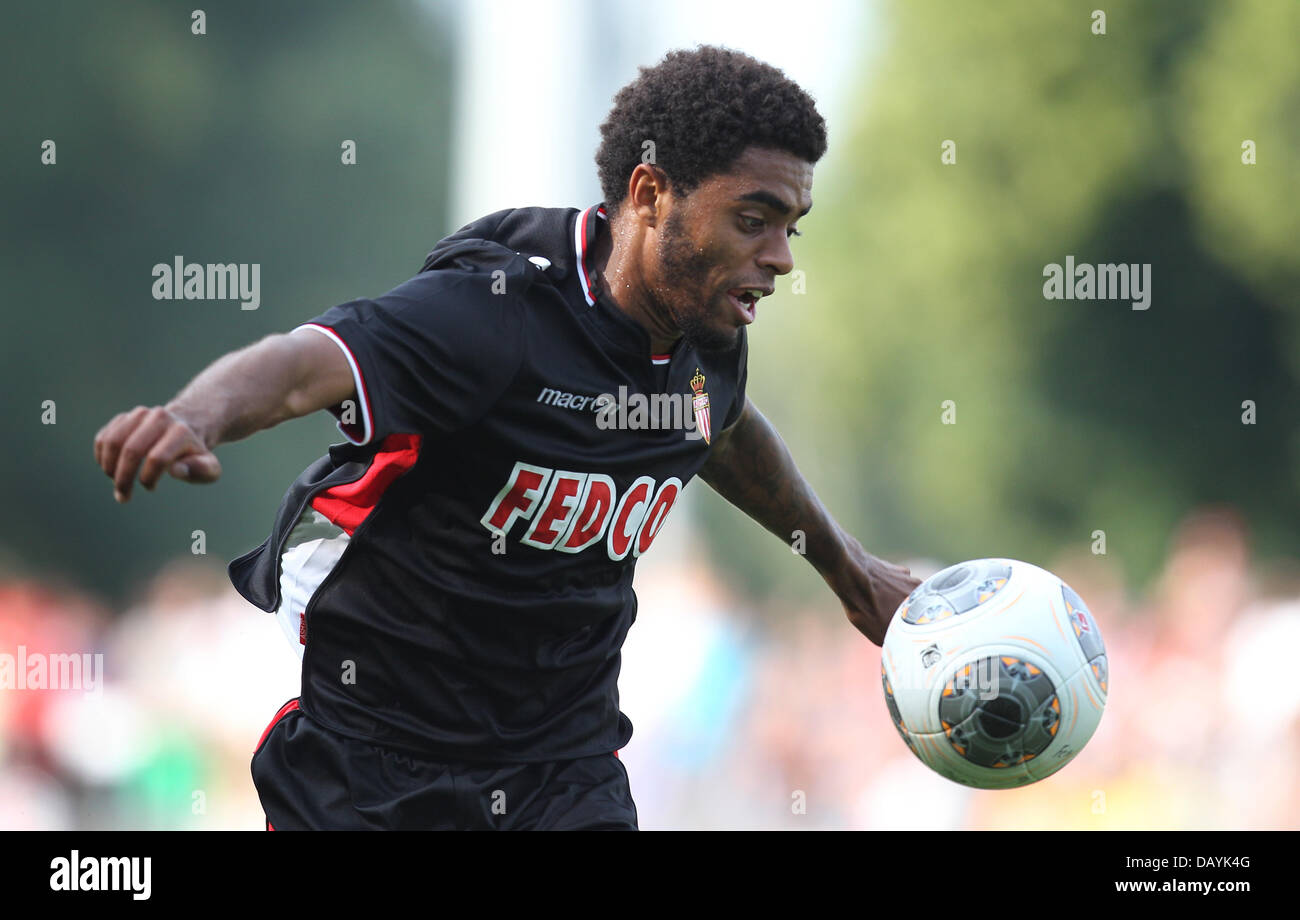 Memmingen, Deutschland. 20. Juli 2013. Monacos Spieler Tristan Dingome in Aktion während der Fußball-Testspiel zwischen FC Augsburg und AS Monaco in Memmingen, Deutschland, 20. Juli 2013. Foto: Karl-Josef Hildenbrand/Dpa/Alamy Live News Stockfoto