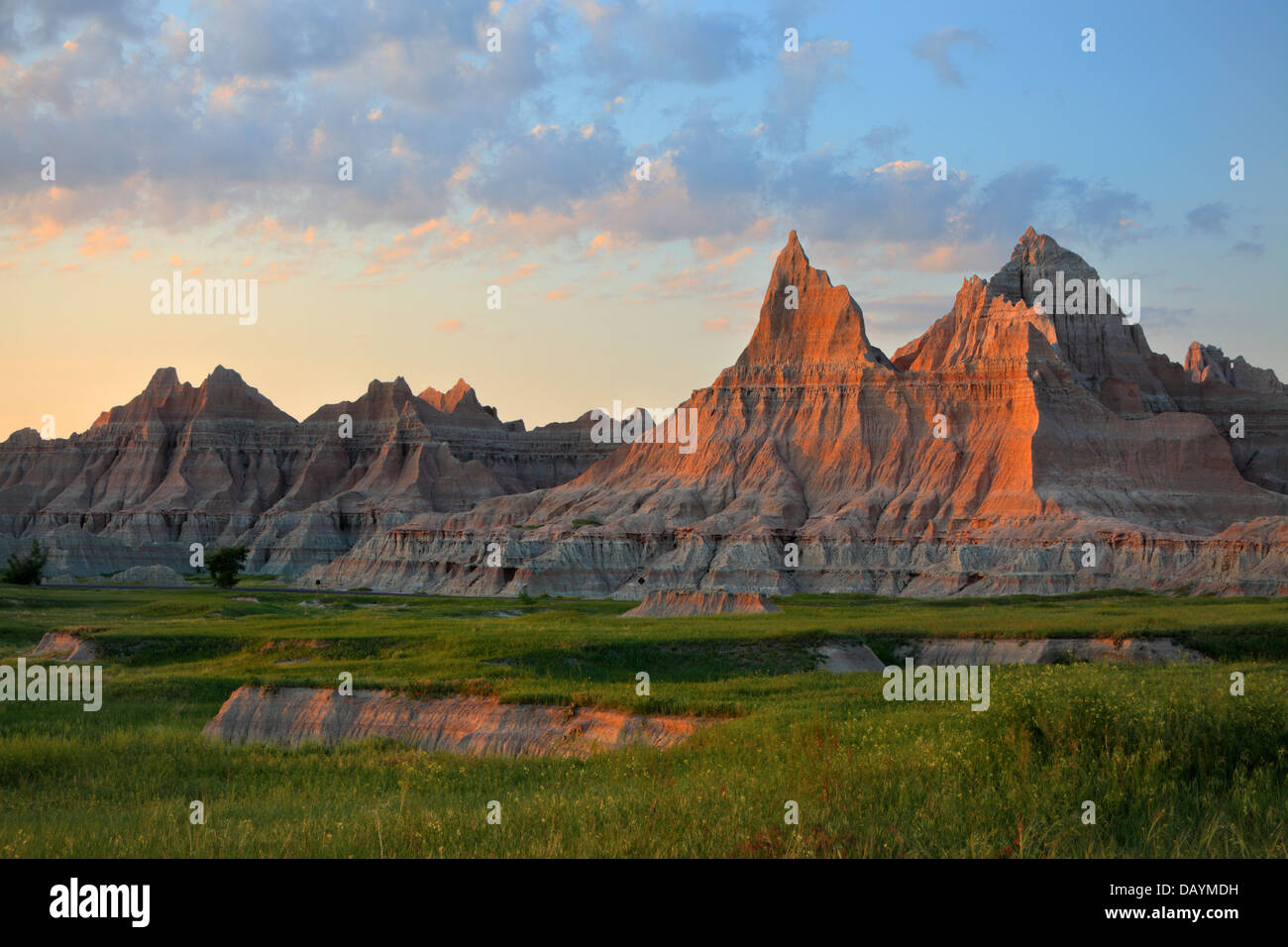 Sommer Sonnenuntergang leuchtet Vampir Gipfeln in Badlands Nationalpark, Interior, South Dakota Stockfoto