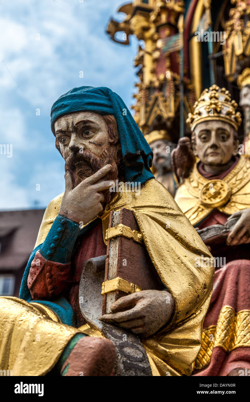 Statue am Brunnen im Hauptmarkt, Nürnberg, Deutschland, Europa. Stockfoto