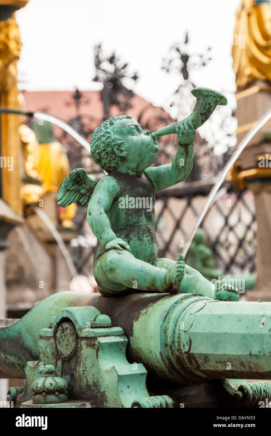 Statue am Brunnen im Hauptmarkt, Nürnberg, Deutschland, Europa. Stockfoto