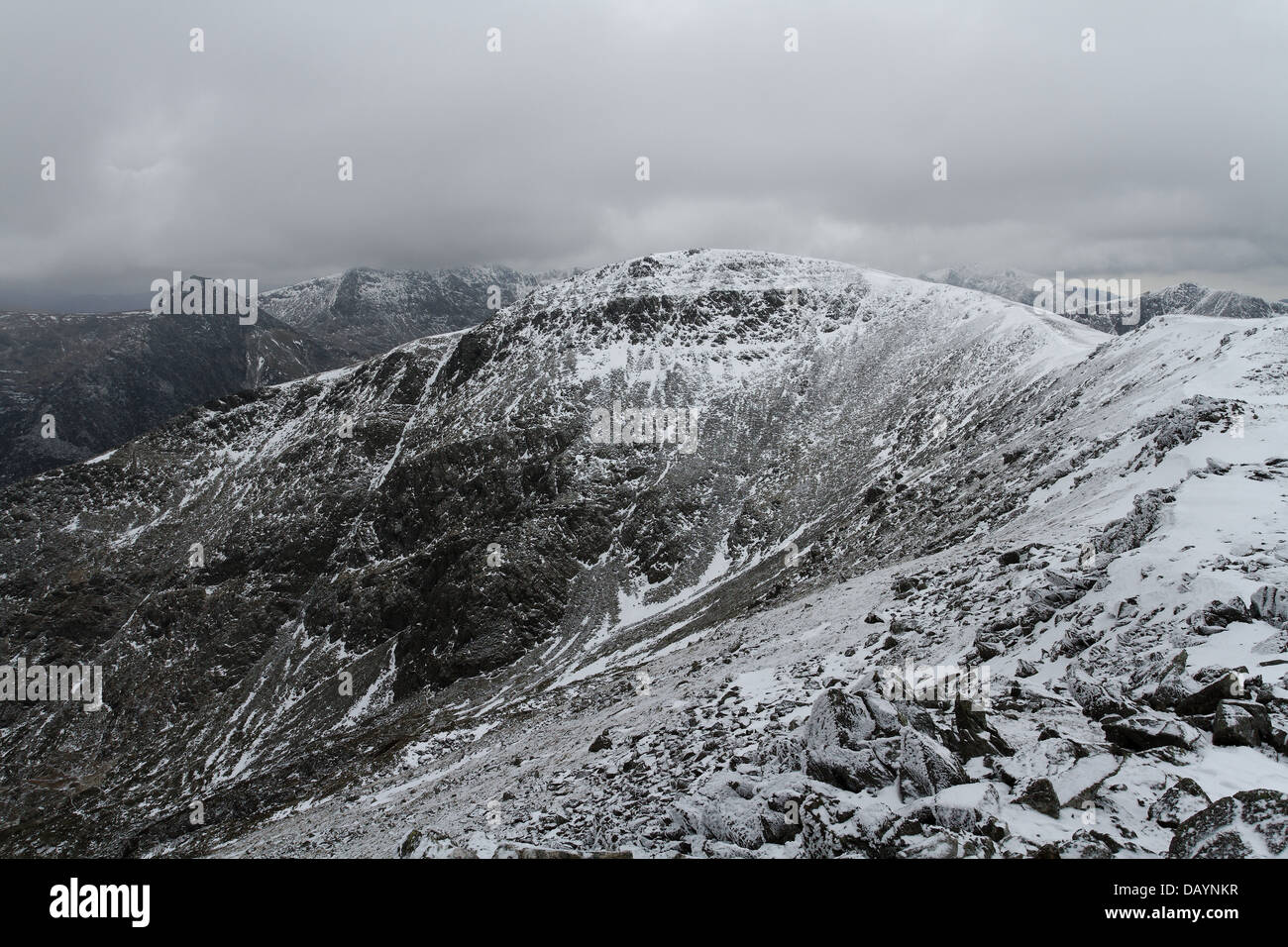 Gipfel des Pen yr Ole Wen, Snowdonia, im winter Stockfoto