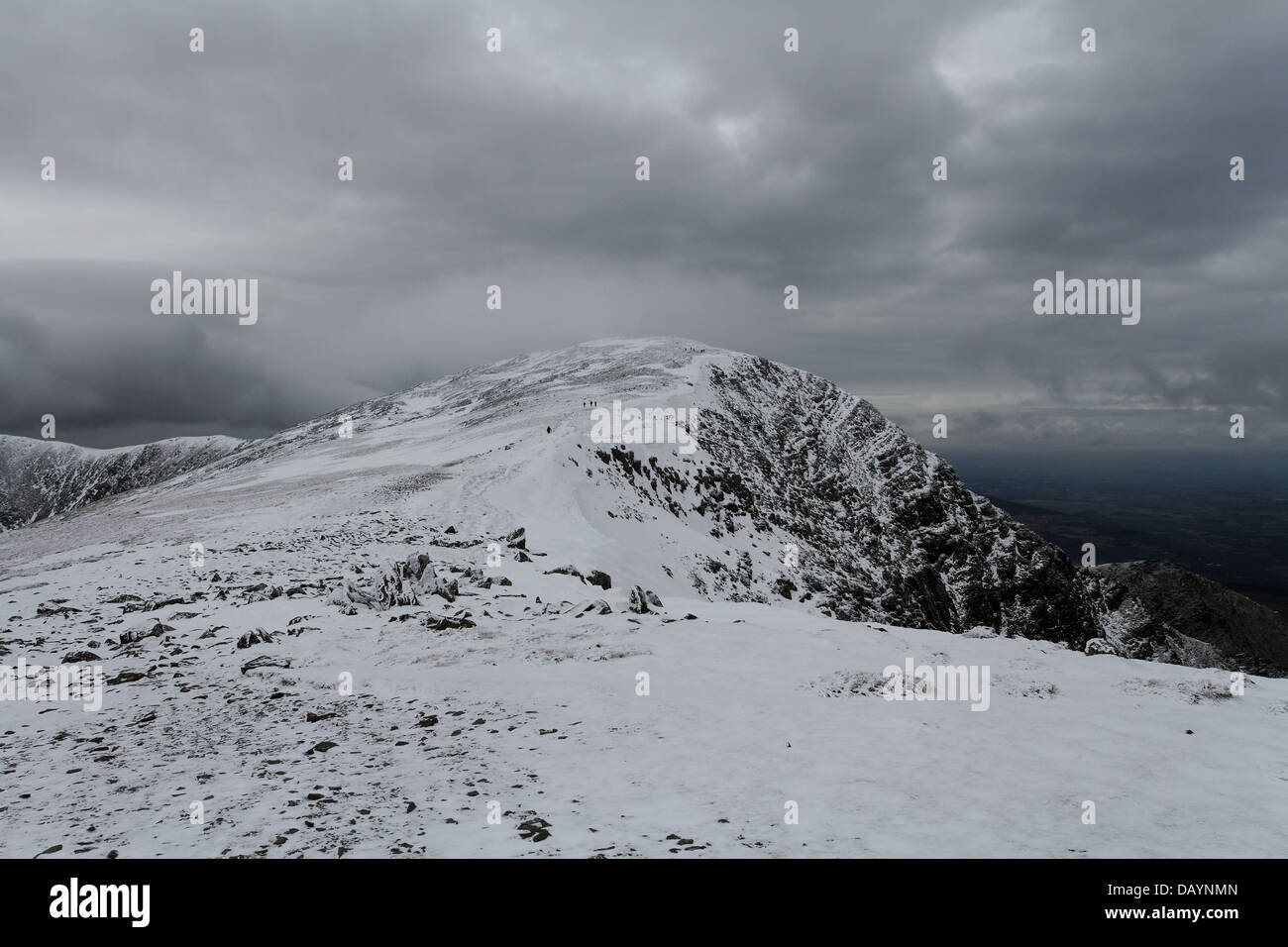 Gipfel des Pen yr Ole Wen, Snowdonia, im winter Stockfoto