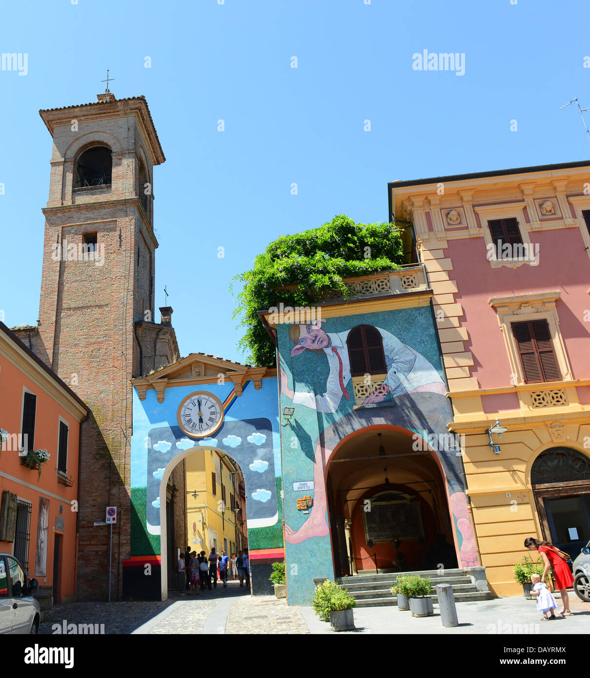 Die italienischen Hügel Dorf Dozza in Italien bekannt für sein Festival der Wand Wandmalerei Stockfoto