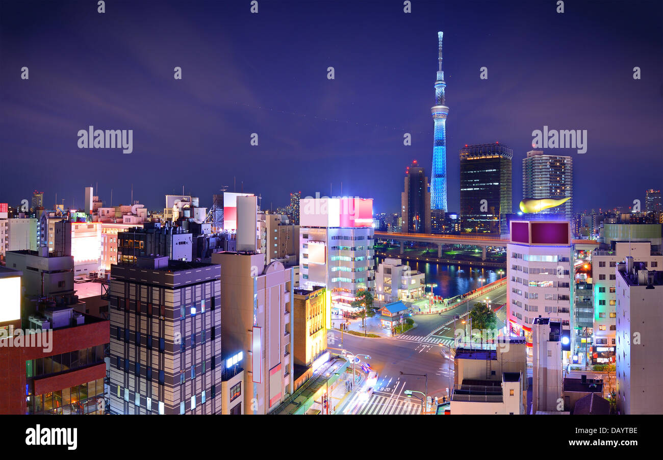 Tokyo, Japan Stadtbild von Asakusa und Bezirk Sumida betrachtet. Stockfoto