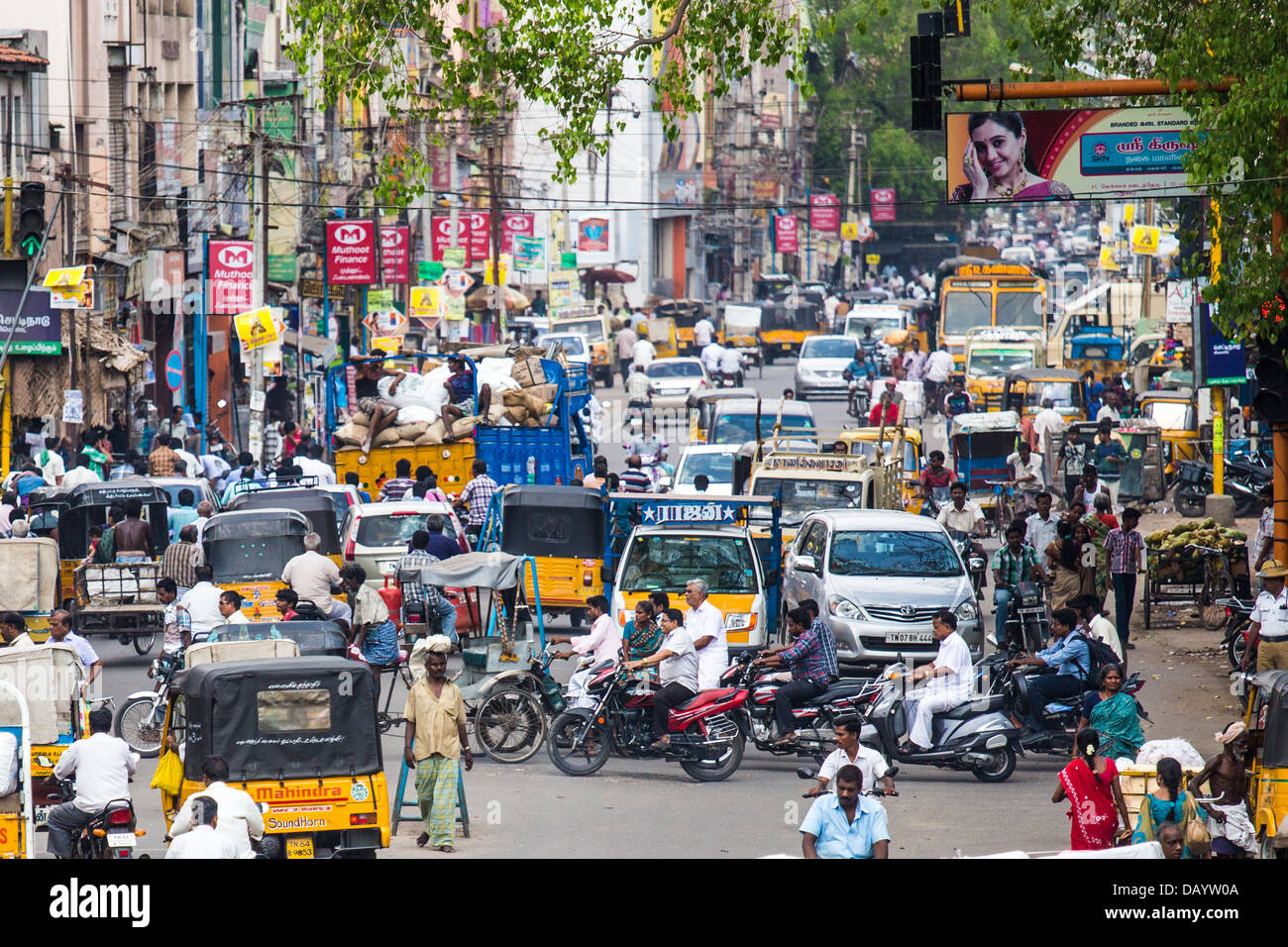 Belebte Straße in Madurai, Indien Stockfoto