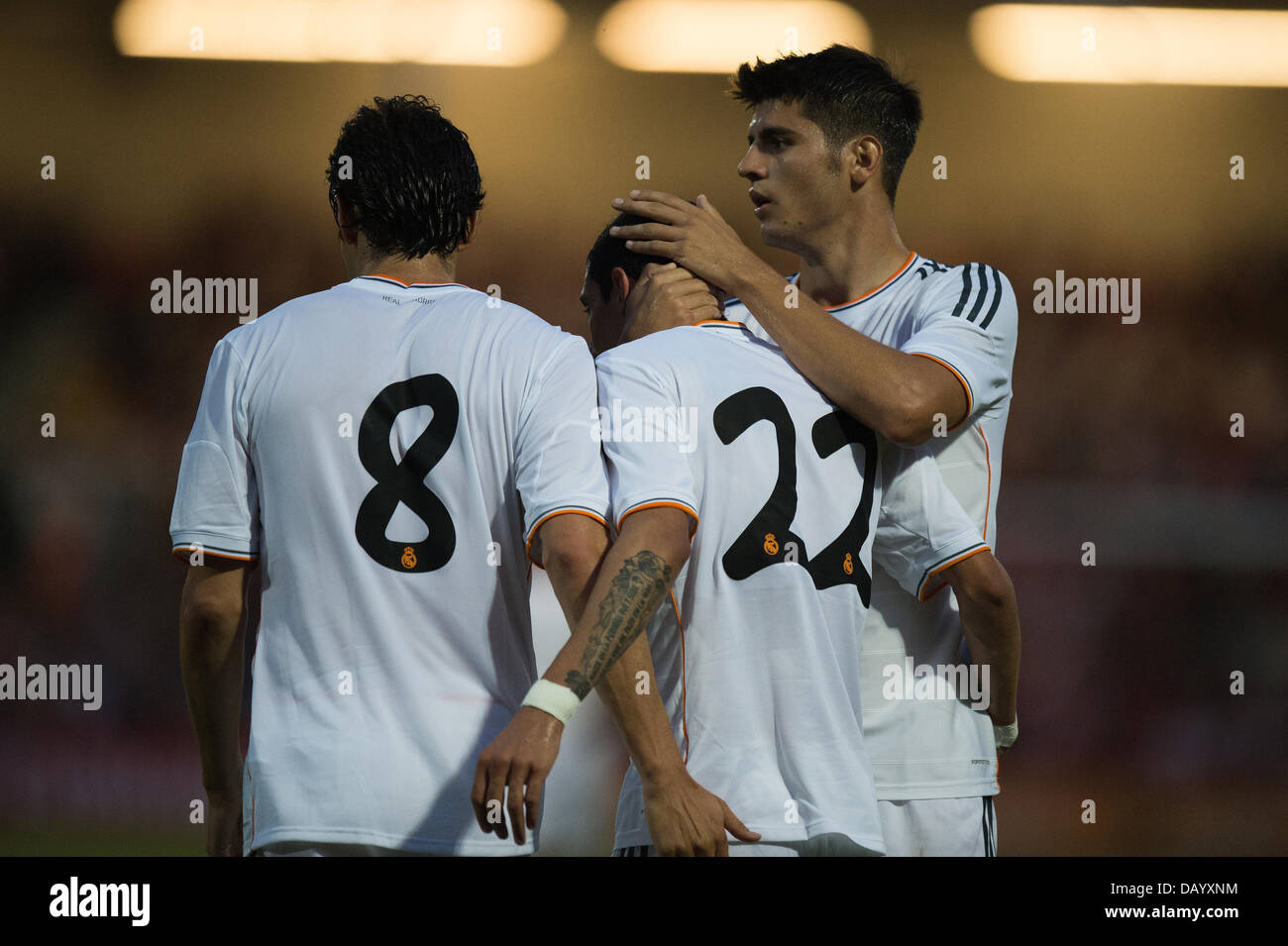 Bournemouth, UK. 21. Juli 2013. Bournemouth AFC-Real Madrid CF - Sonntag, 21. Juli 2013. Bournemouth, UK. Angel di Maria ist von Kaka gratulierte, nach seinem Tor zu machen, 5: 0 für Real Madrid. Bildnachweis: MeonStock/Alamy Live-Nachrichten Stockfoto