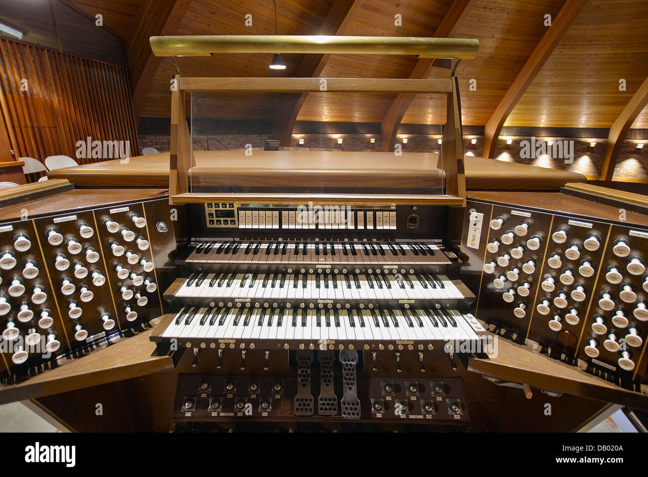 Kirche Orgel Tastaturen Pedalboard und Steuertasten Stockfoto