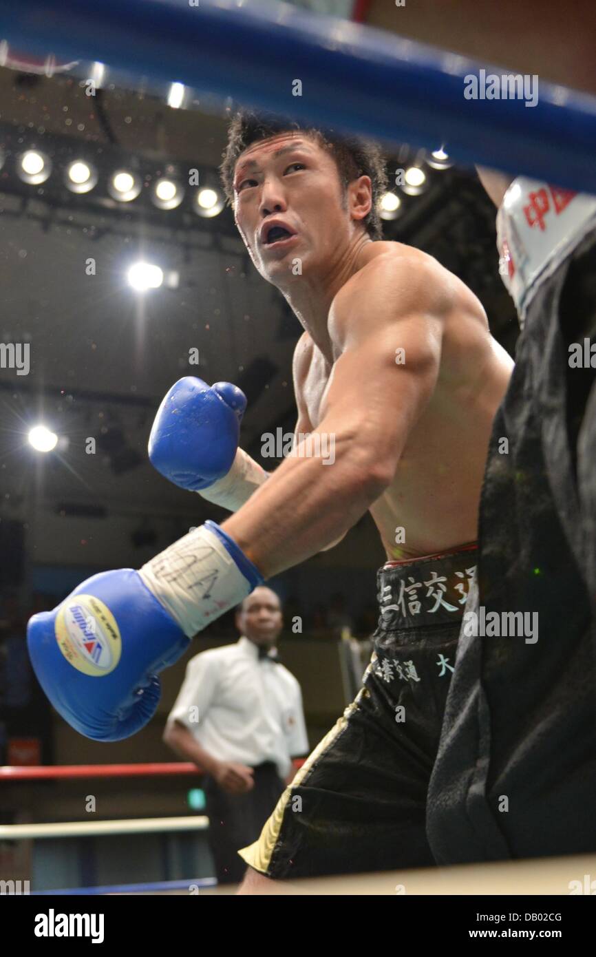 Akio Shibata (JPN), 4. Mai 2013 - Boxen: Akio Shibata Japans in Aktion während der dritten Runde die OPBF Mittelgewicht Titelkampf in der Korakuen Hall in Tokio, Japan. (Foto von Hiroaki Yamaguchi/AFLO) Stockfoto