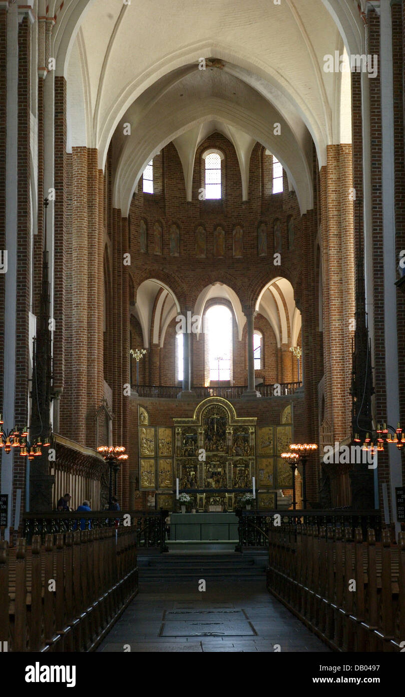 Das Foto zeigt das Innere der Dom zu Roskilde, Dänemark, 23. Mai 2007. Die Kathedrale wurde 1995 zum UNESCO Weltkulturerbe erklärt. Bau im romanischen Stil im Jahr 1170 begann und setzte sich im gotischen Stil von 1200 ab. 20 dänische Königen und 17 Königinnen sind in der Kathedrale begraben. Foto: Maurizio Gambarini Stockfoto
