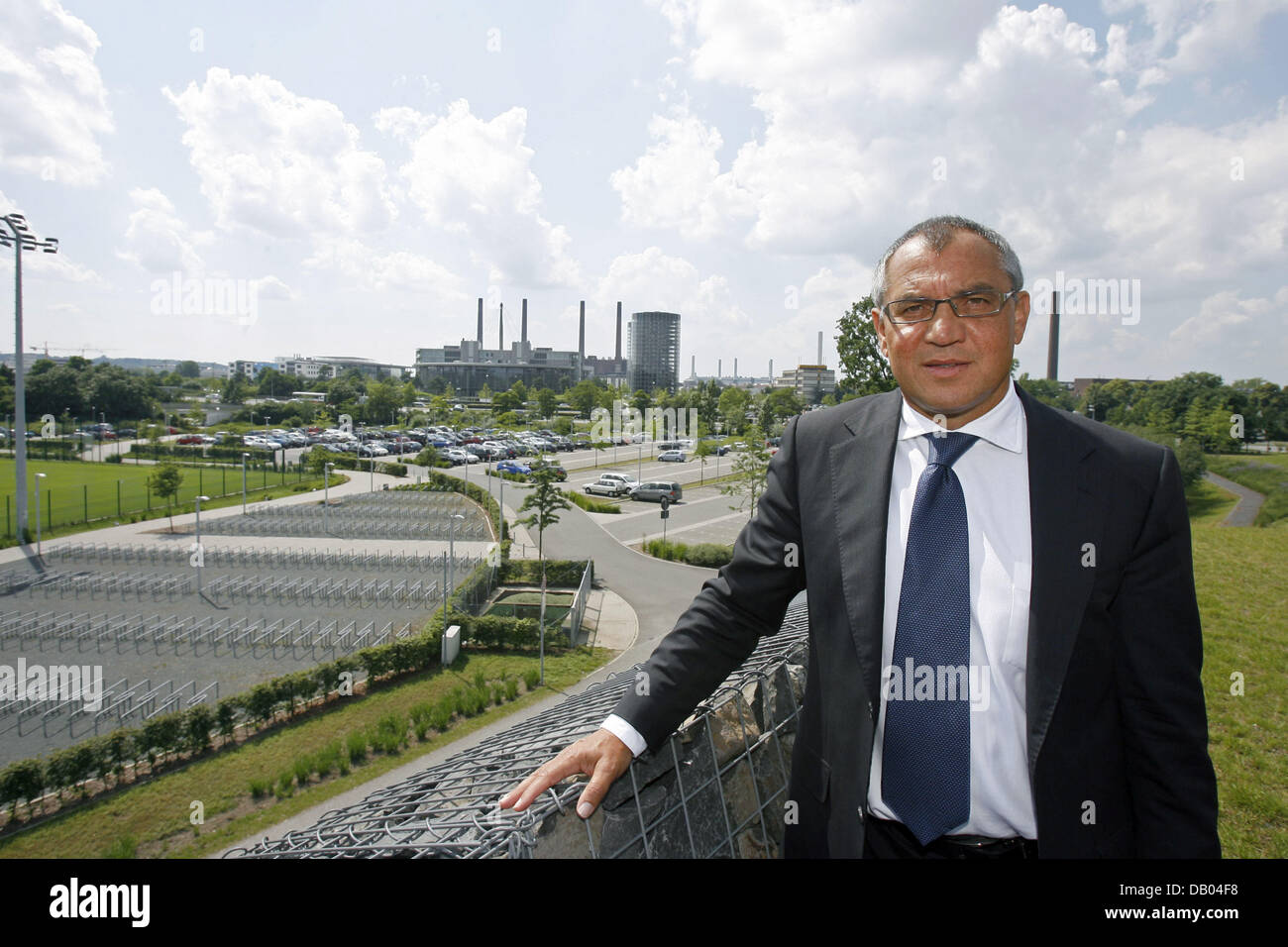 Felix Magath, Verein in persönlichen union Trainer, Sport- und managing Director der Bundesliga VfL Wolfsburg, während ein Foto-Shooting in der Volkswagen Arena Stadion von Wolfsburg, Deutschland, 19. Juni 2007 abgebildet. Foto: Jochen Luebke (Hinweis: MINDESTGEBÜHR 75 EURO) Stockfoto