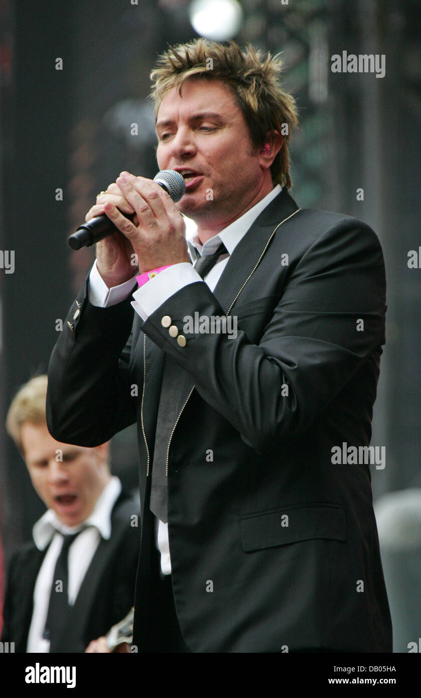 Simon Le Bon der britischen pop-Band "Duran Duran" führen beim Konzert für Diana im Wembley-Stadion von London, Vereinigtes Königreich, 1. Juli 2007. Das Benefiz-Konzert in Fovour die "Prinzessin Diana Patronate und Memorial Fund", "Centrepoint" und "Senttiebale" wurde im Gedenken an Diana, Princess of Wales auf ihren 46. Geburtstag organisiert. Foto: Hubert Boesl Stockfoto