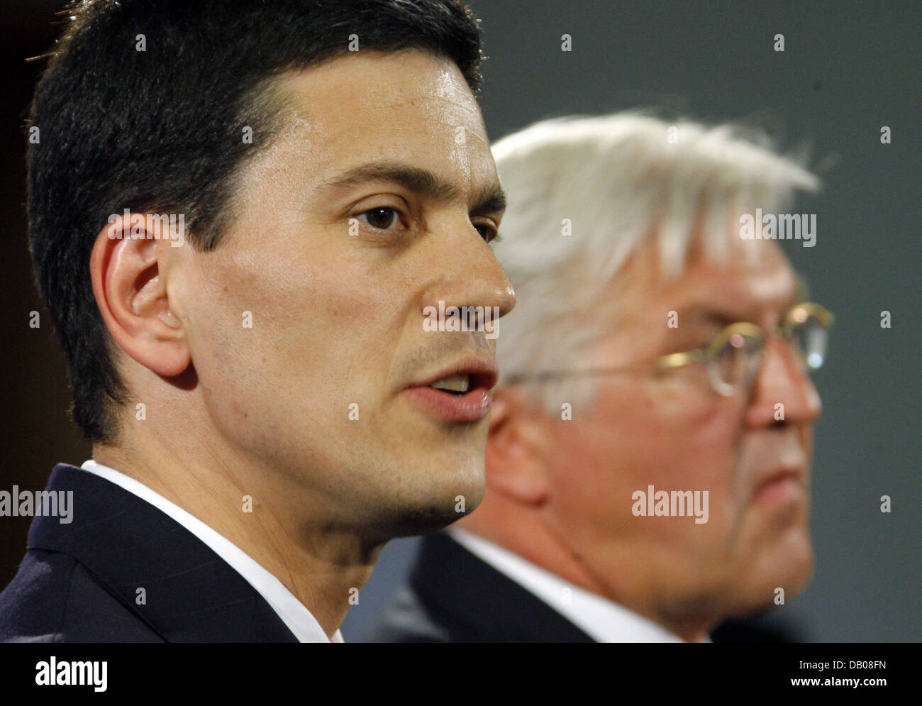 German Foreign Minister Frank-Walter Steinmeier (R) und seinem britischen Amtskollegen David Miliband sind auf einer Pressekonferenz in Berlin, Deutschland, 18. Juli 2007 abgebildet. Foto: Johannes Eisele Stockfoto