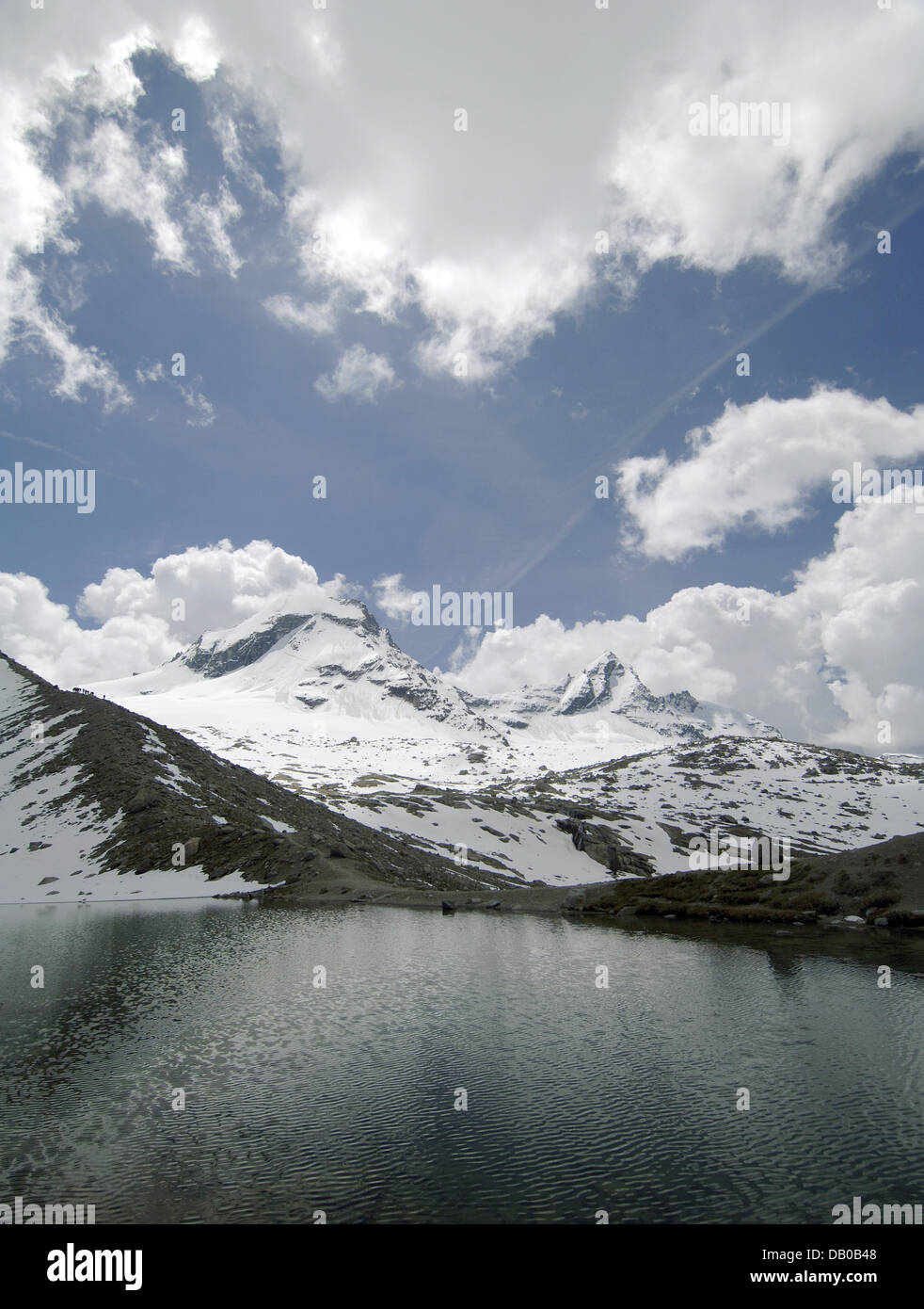 La Tresenta (L, 3609m) und Ciarforon (3642m) Berge, fotografiert von alpine Hütte "Vittorio Emanuele II." im Nationalpark "Gran Paradiso" im Aostatal, Italien, 9. Juni 2007. Foto: Frank Kleefeldt Stockfoto