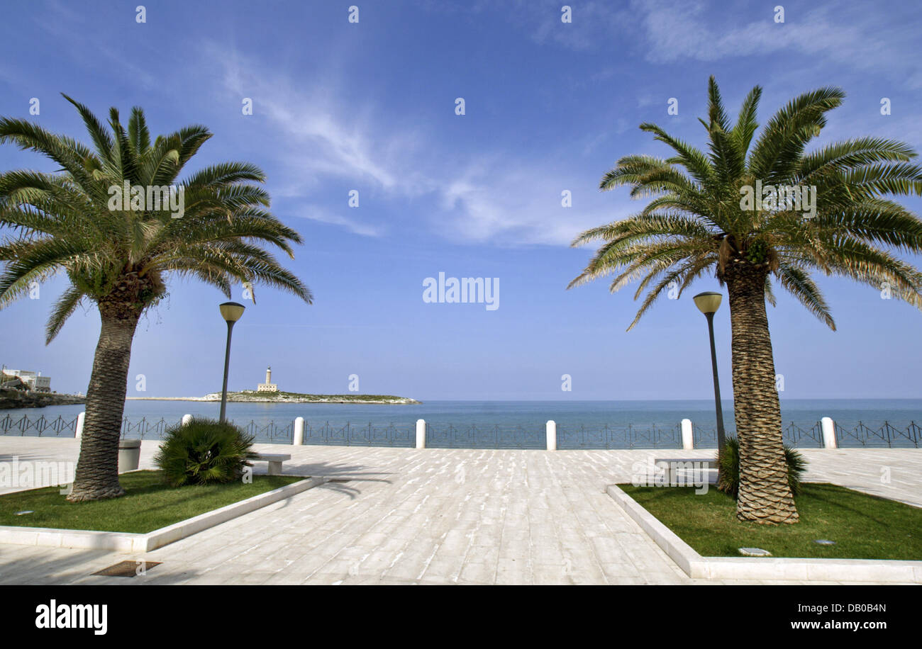 Das Bild zeigt die Promenade von Vieste, Italien, 11. Juni 2007. Foto: Lars Halbauer Stockfoto