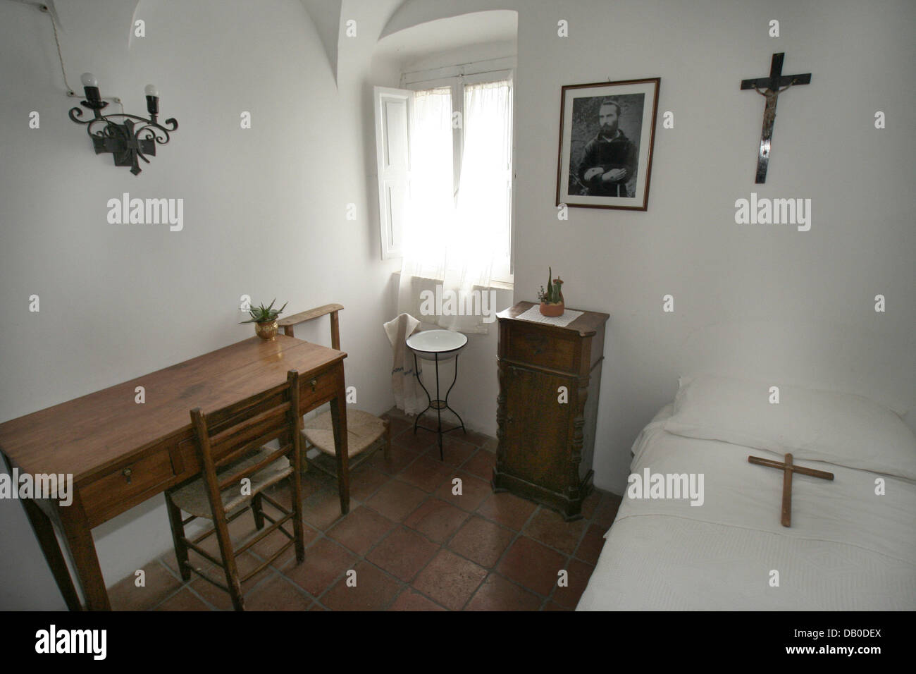 Das Bild zeigt den Raum von Padre Pio in das Kapuzinerkloster in Morcone, Italien, 7. Mai 2007. Padre Pio, geboren als Francesco Forgione am 25. Mai 1887 in Benevento, starb am 23. September 1968. Er wurde im Jahr 2002 cannonized. Mit vielen wundern, die ihm zugeschrieben wird Pater Pio wie Nationalheiligen Italiens verehrt. Foto: Lars Halbauer Stockfoto