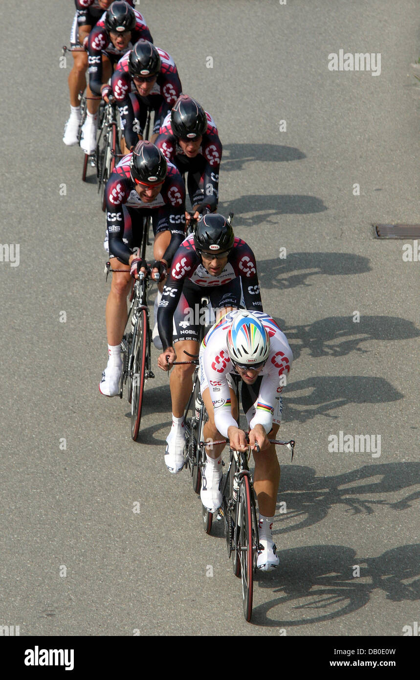 Fabian Cancellara führt das Team CSC während der 42,2 km Time trial Schleife der zweiten Etappe der Deutschland-Tour in Bretten, Deutschland, 11. August 2007. Die Deutschland-Tour führt von Saarbrücken nach Hannover in neun Etappen über 1.292,5 Kilometer. Foto: Gero Breloer Stockfoto