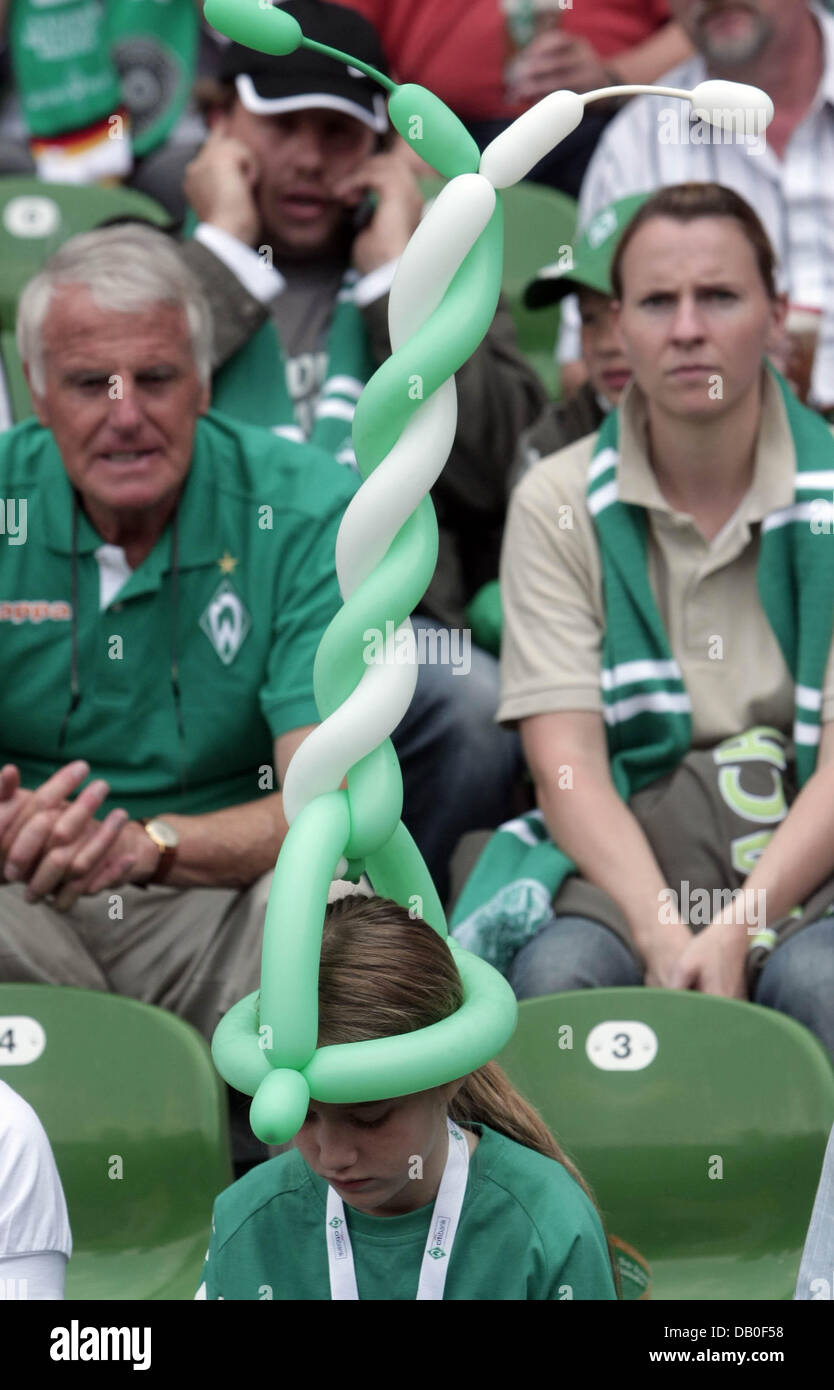 Bremen-Fans enttäuscht sind abgebildet, nach ihrem Team 4: 0-Niederlage bei Werder Bremen vs. Bayern München match in Bremen, Deutschland, 18. August 2007. Foto: Ulrich Perrey Stockfoto